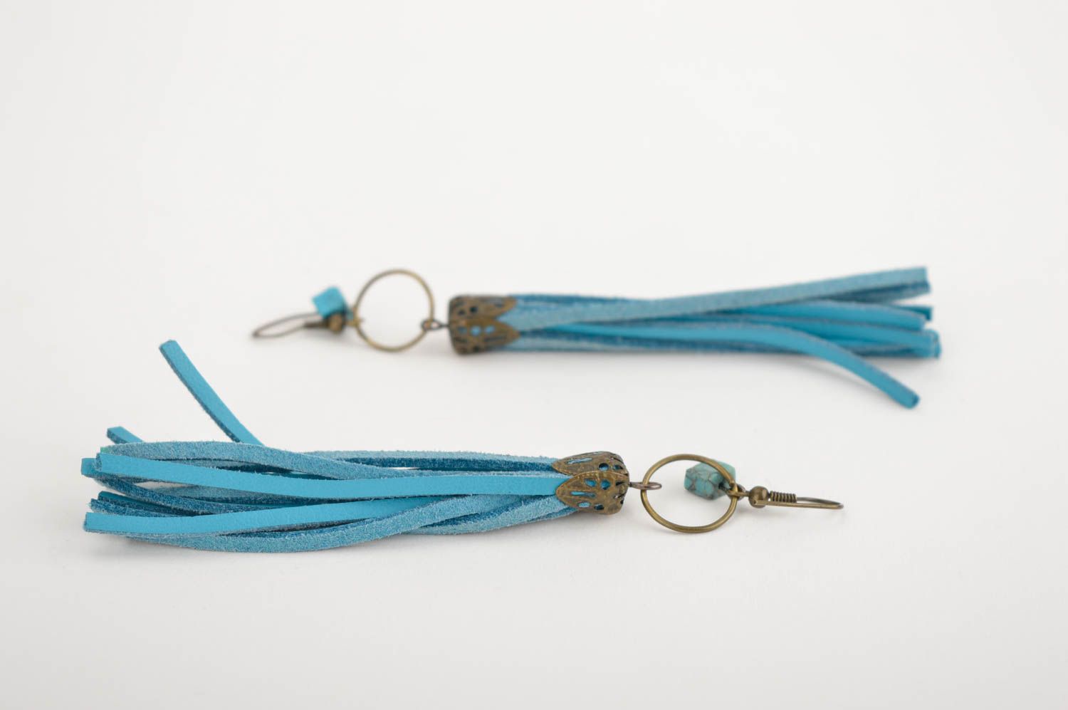 Большие серьги украшение ручной работы длинные серьги из голубой замши фото 4