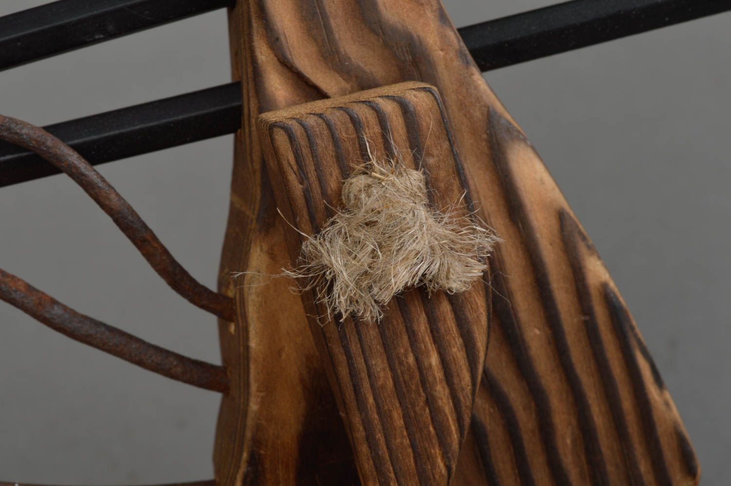 Künstlerische Statuette aus Holz Vogel schön handgefertigt interessant für Dekor foto 4