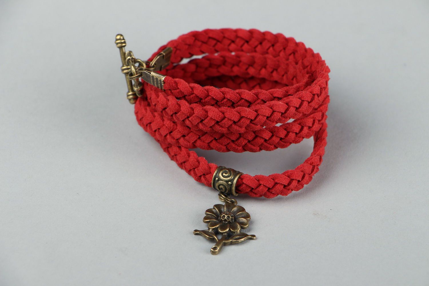 Bracelet tressé en daim avec pendentif photo 2
