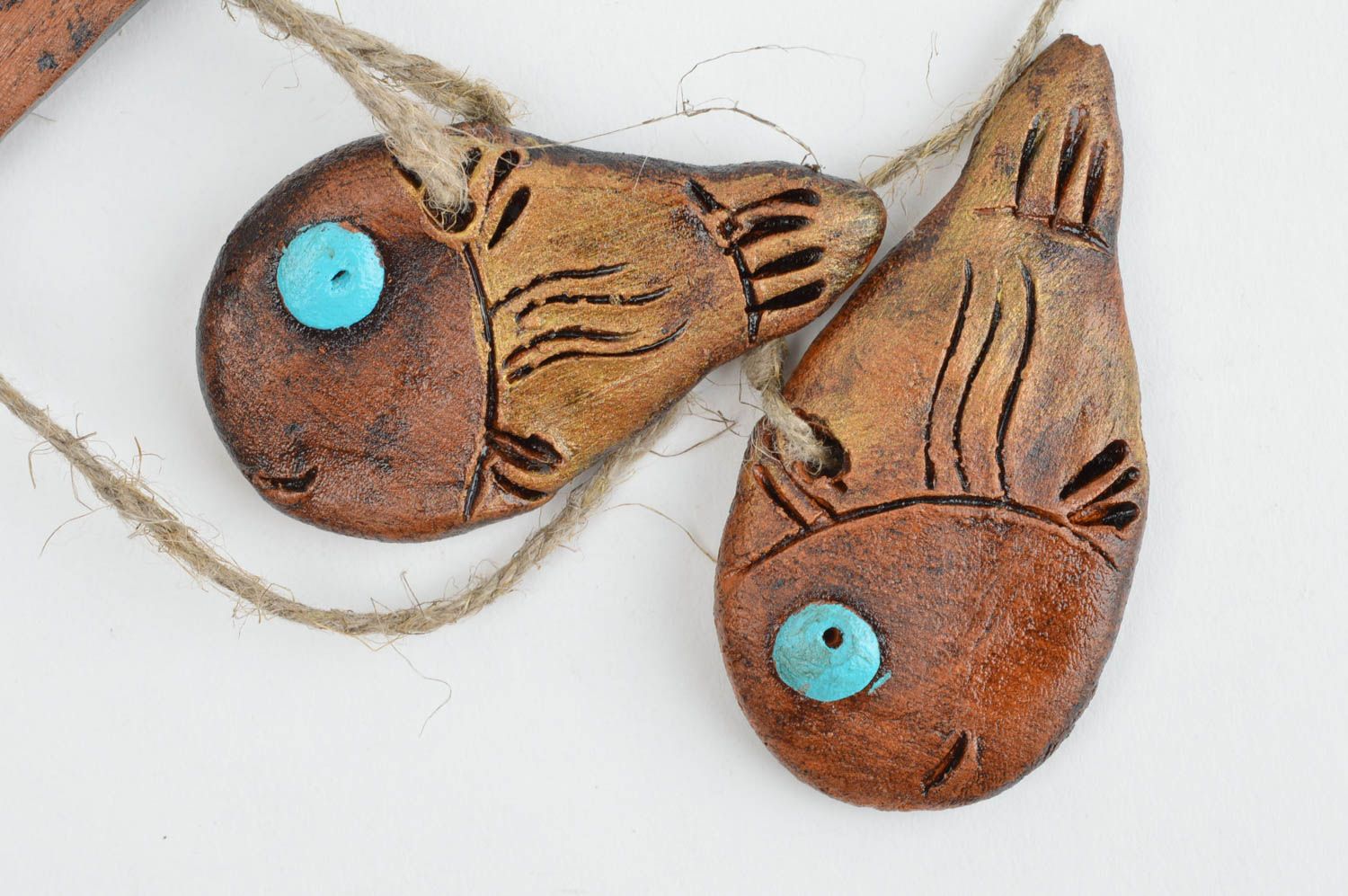 Керамическое панно ручной работы панно на стену котик с рыбками панно на кухню фото 3