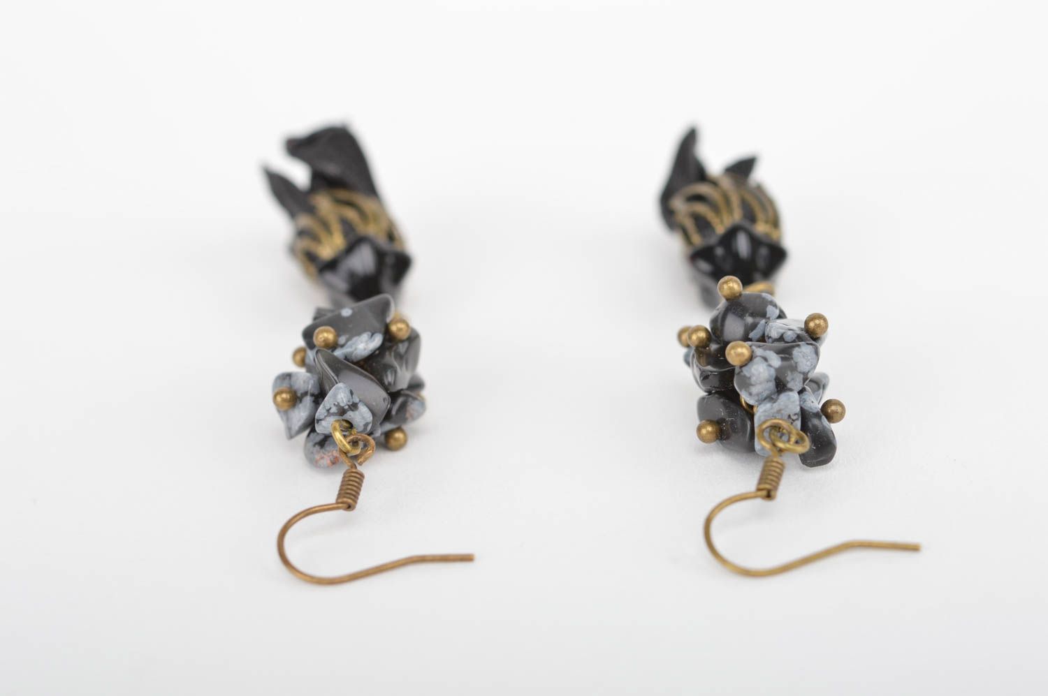 Boucles d'oreilles pendantes Bijou fait main fleurs noires Accessoire femme photo 4