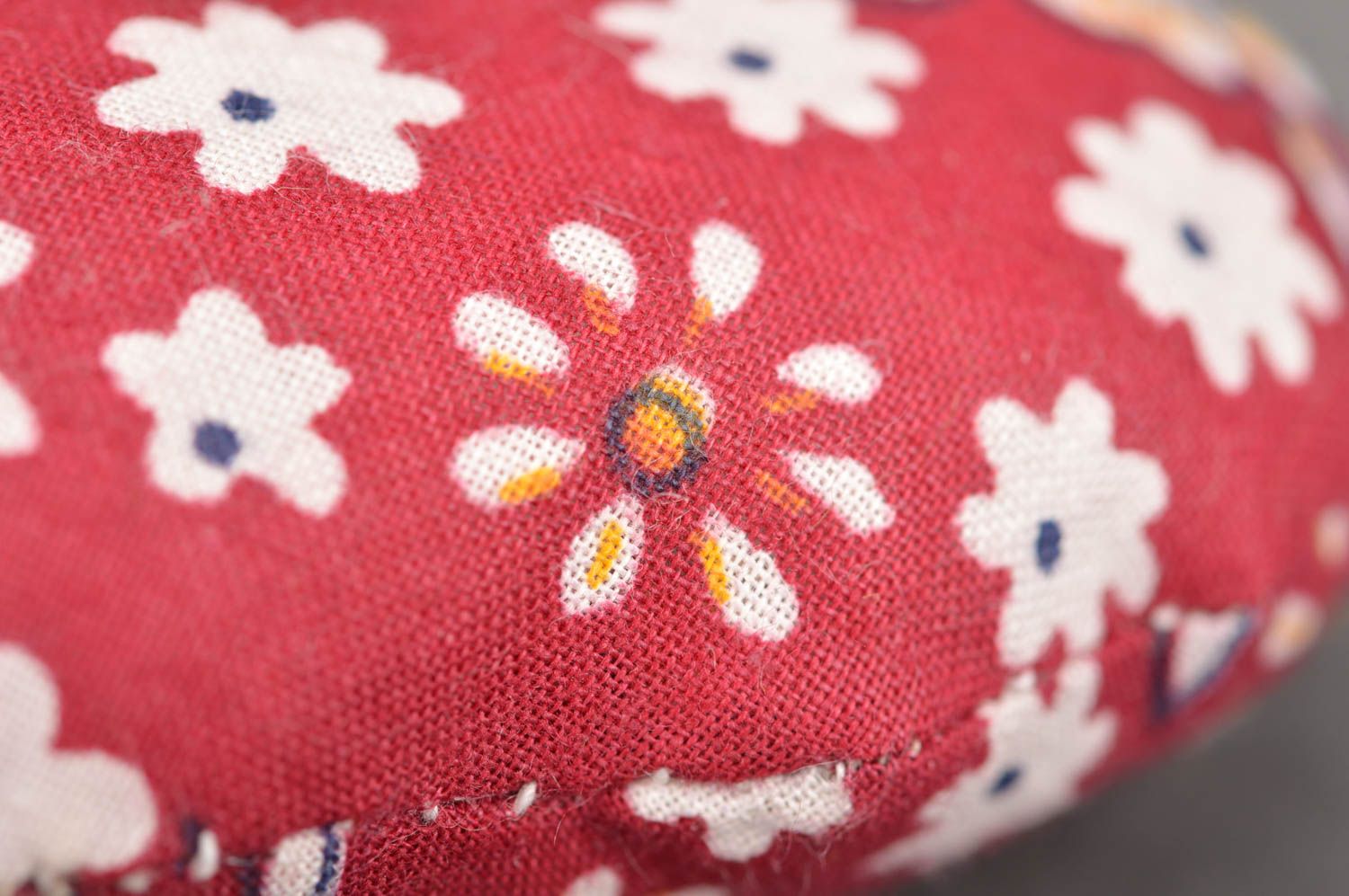 Suspension décorative en coton faite main en forme de coeur à motif floral photo 3