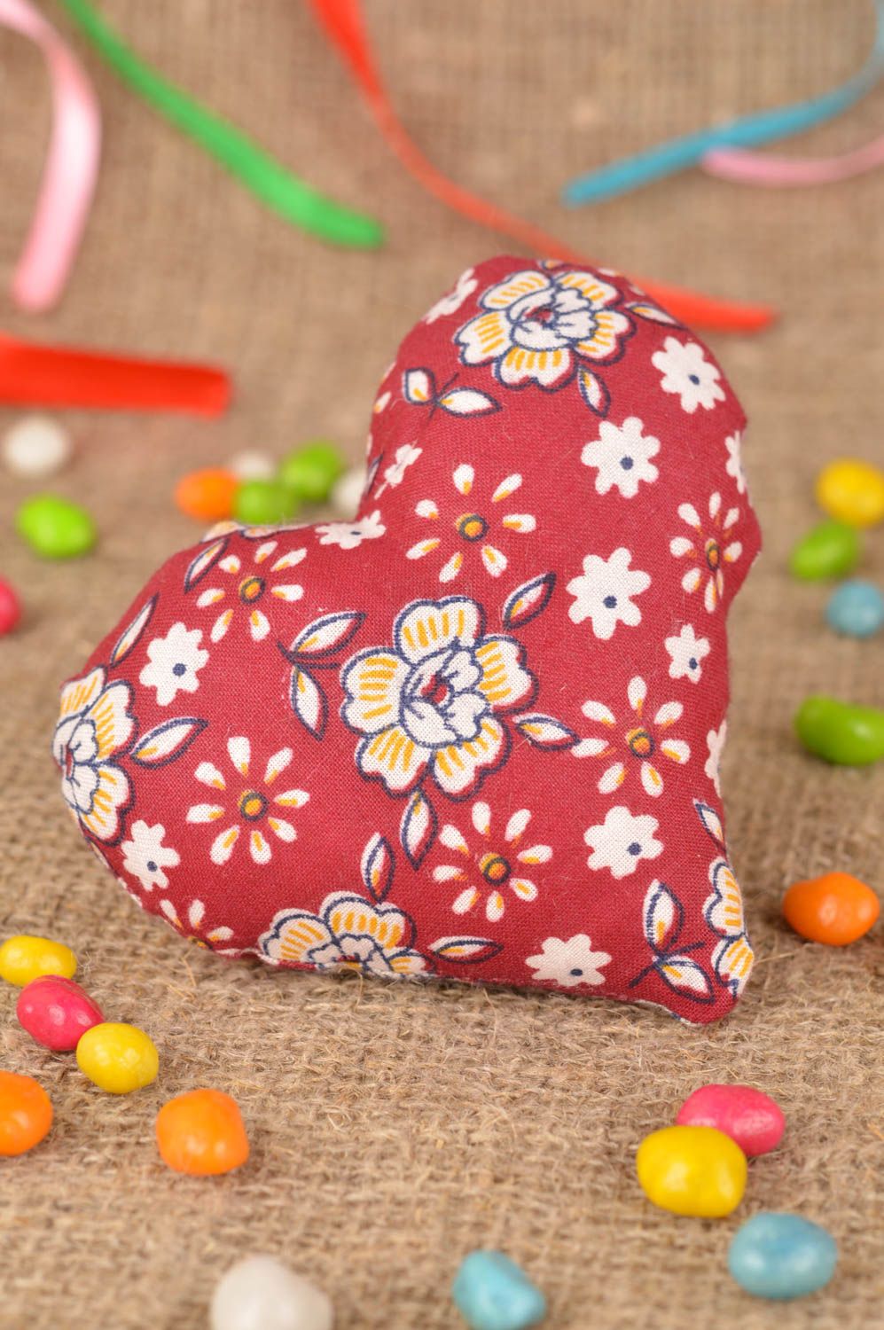 Мягкая игрушка ручной работы сердце из хлопка в цветочек декор дома красивая фото 1