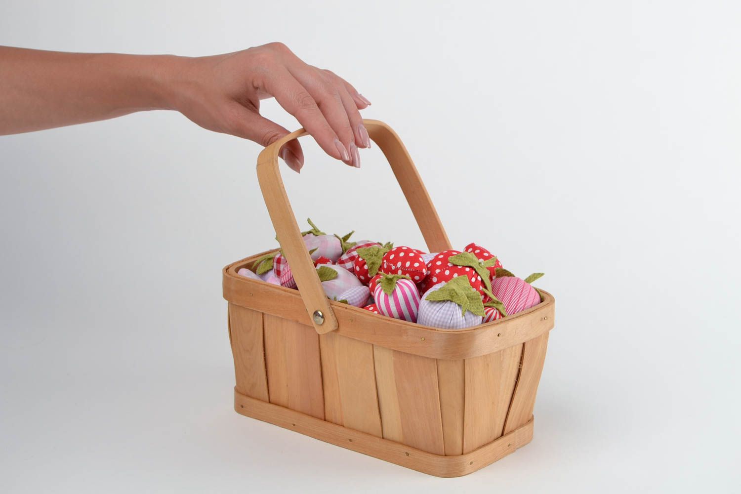 Handmade Spielzeug Set Stoff Erdbeeren im Korb Spielzeuge für Kleinkinder 28 St foto 2