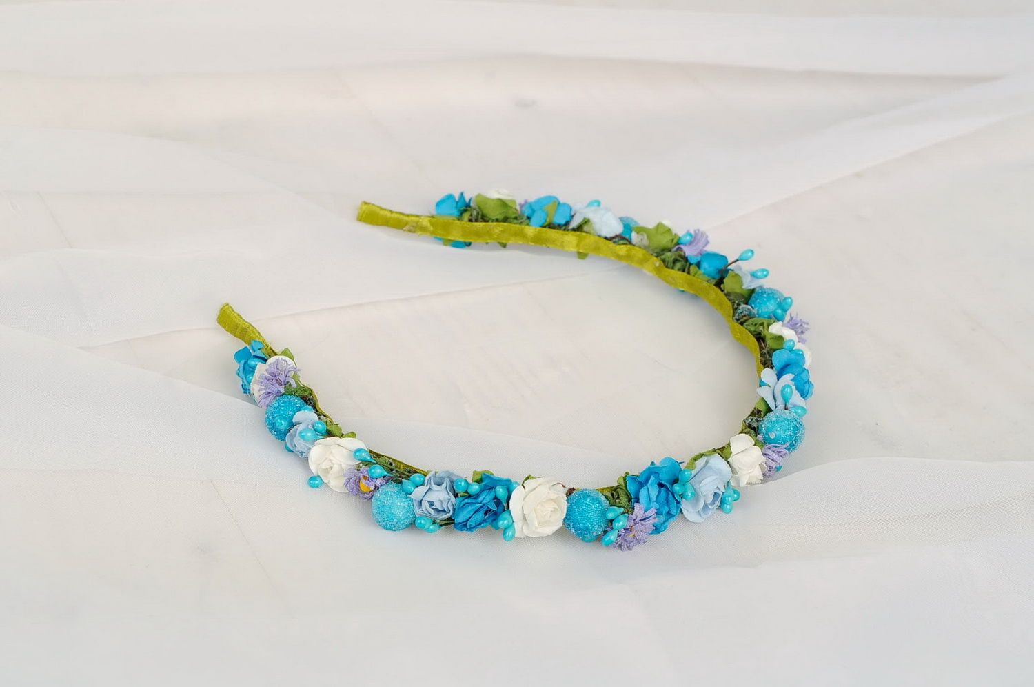 Headband with blue artificial flowers photo 1