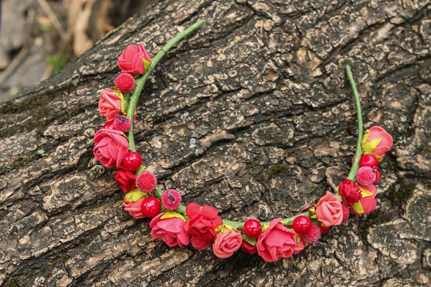 Ghirlanda con fiori rossi fatta a mano cerchio di moda accessori donna
 foto 3