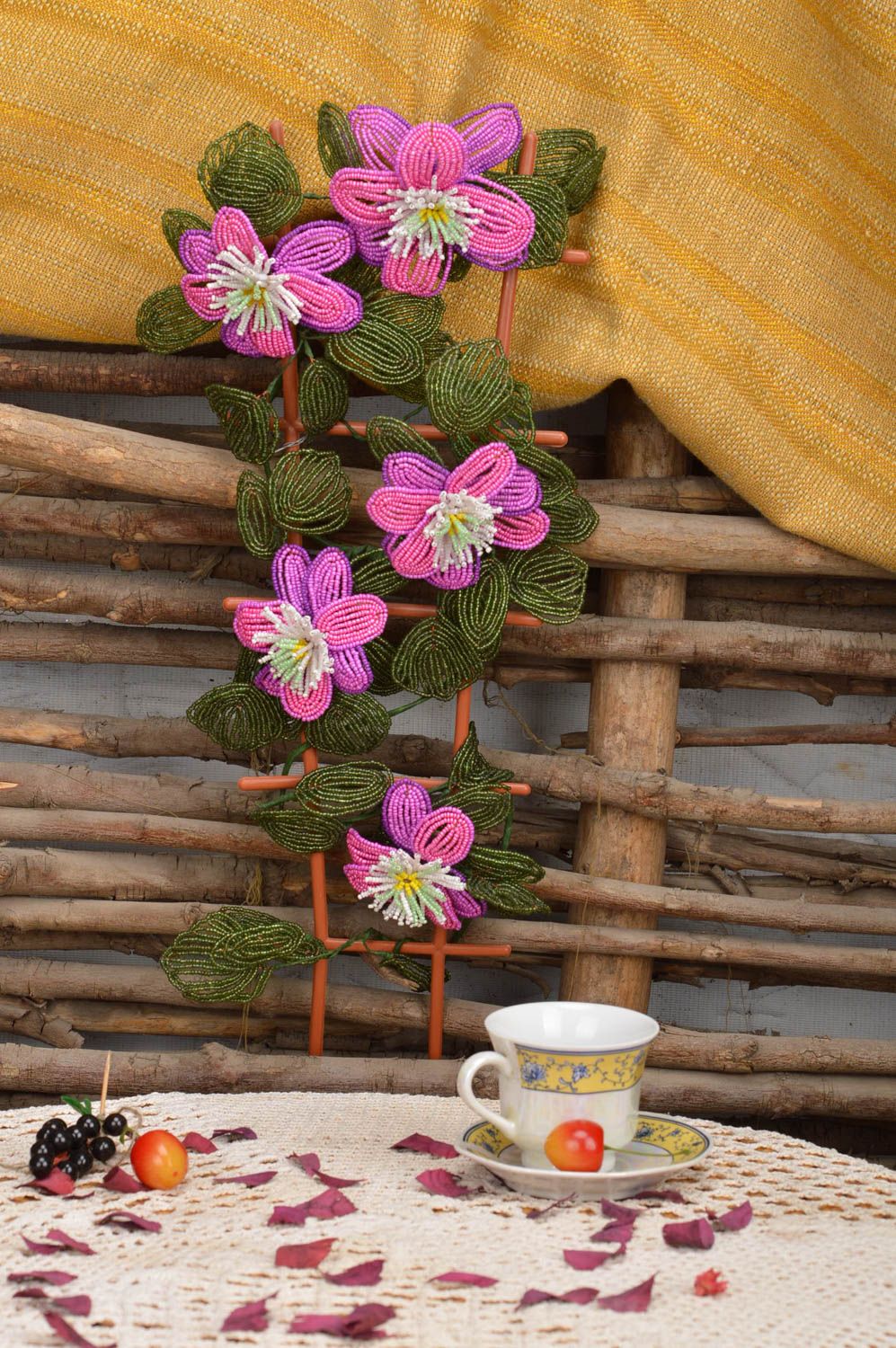 Цветы из бисера искусственные лилии ручной работы для настенного декора дома фото 1