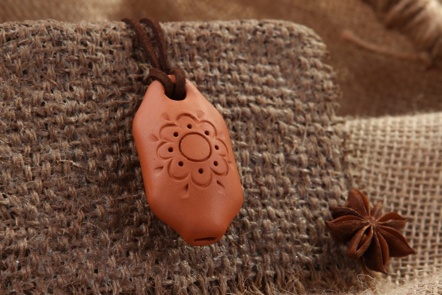 Свистулька-кулон из глины с цветком, на три звука фото 1