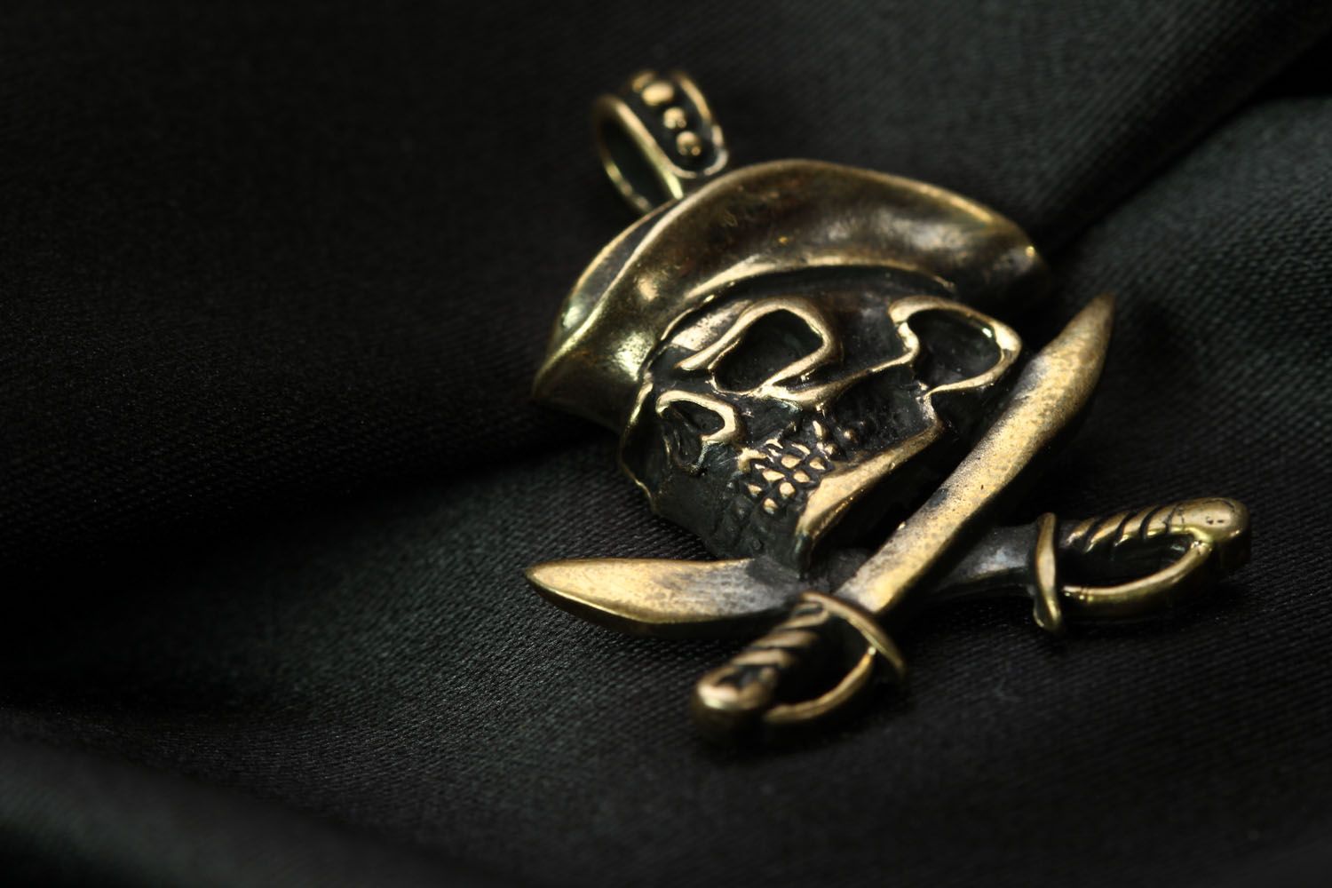 Pingente de bronze feito à mão Pirata foto 2