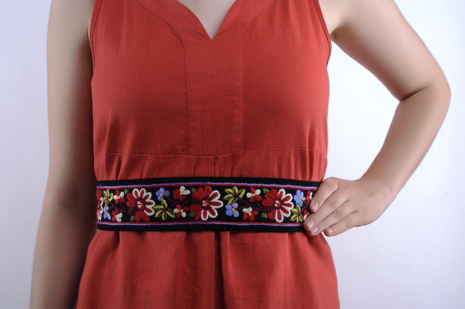 Velvet belt with embroidery photo 4