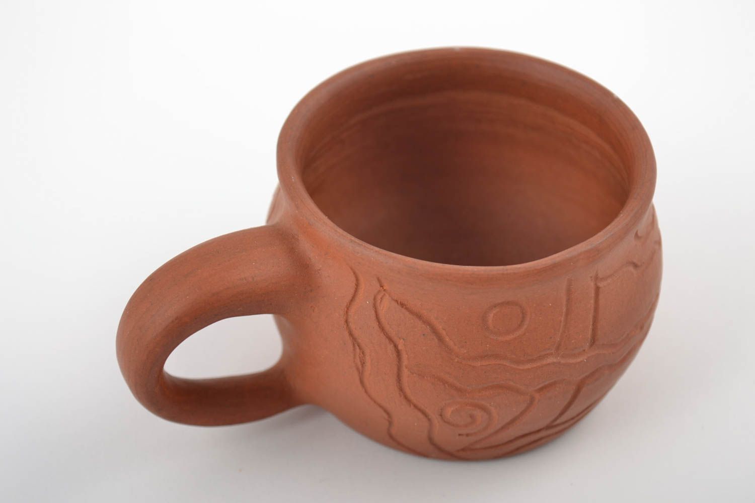 Глиняная чашка коричневая маленькая для кофе ручной работы объемом 100 мл фото 3