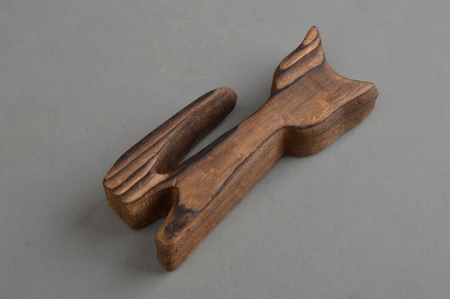 Figura de madera pequeña hecha a mano souvenir original elemento decorativo foto 4