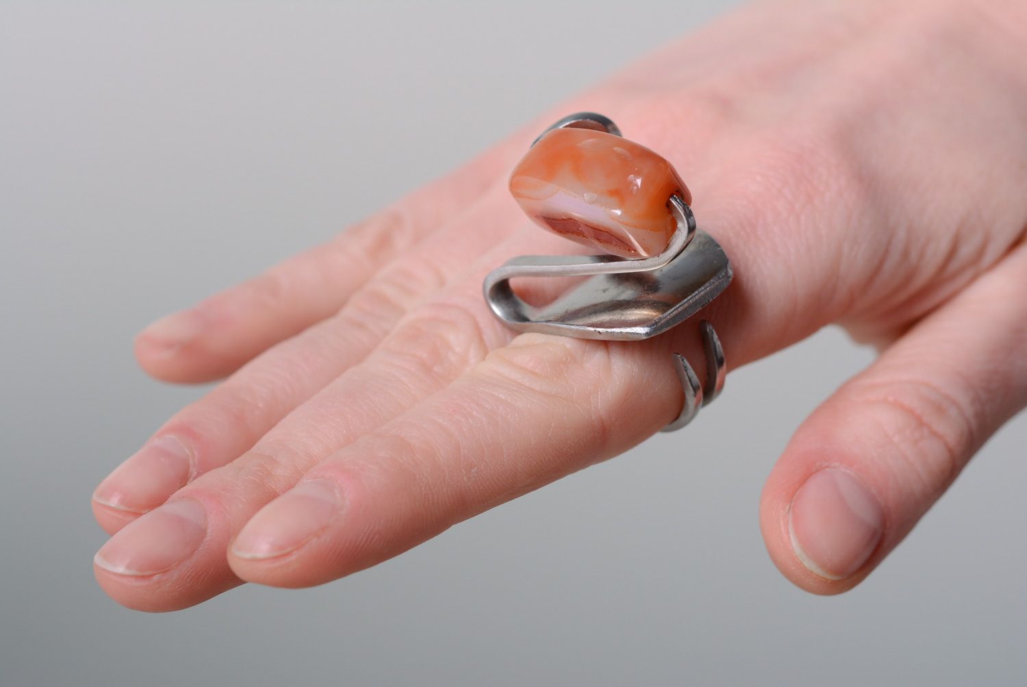 Металлическое кольцо из мельхиора с натуральным камнем фото 2