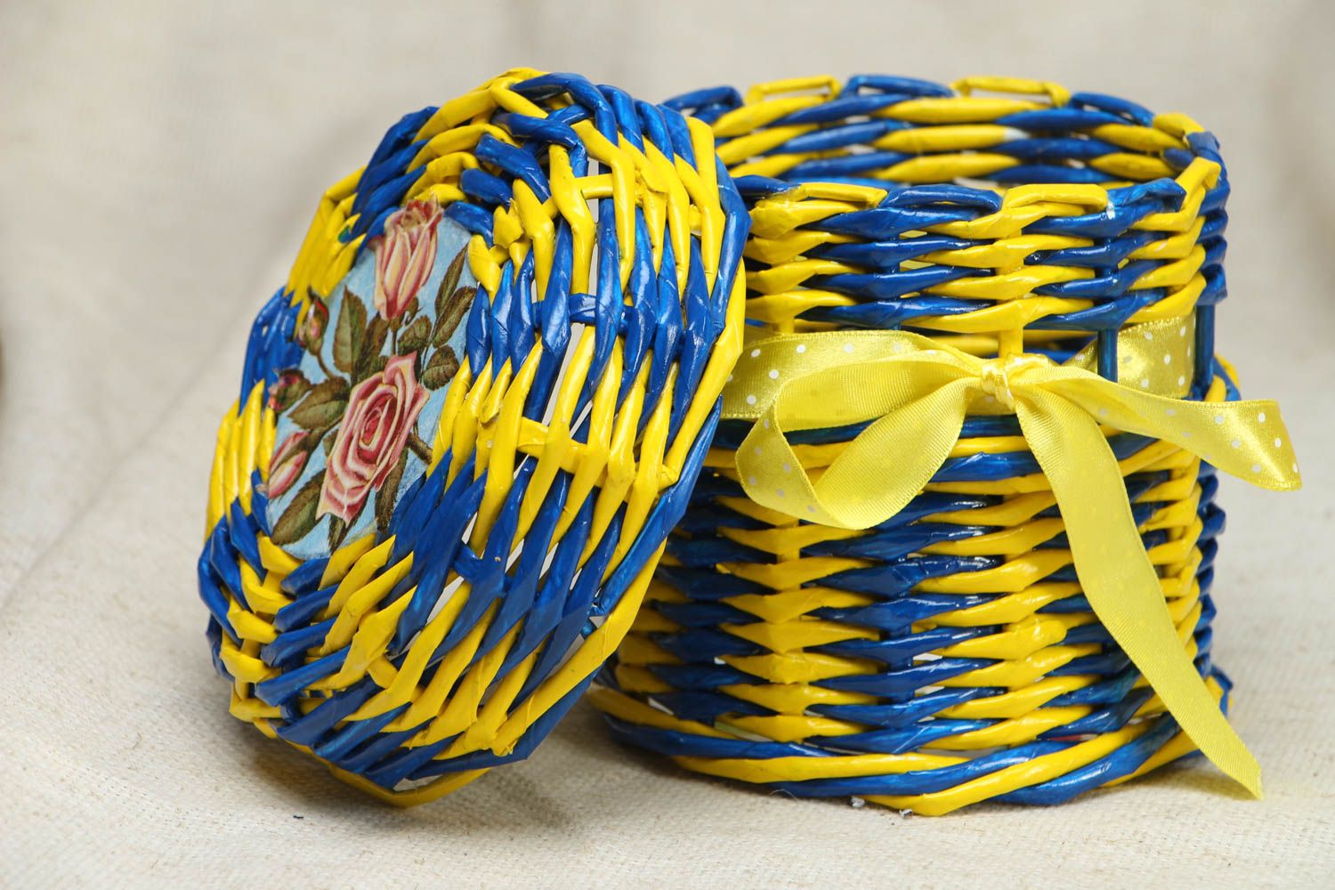 Woven paper jewelry box with ribbon photo 2