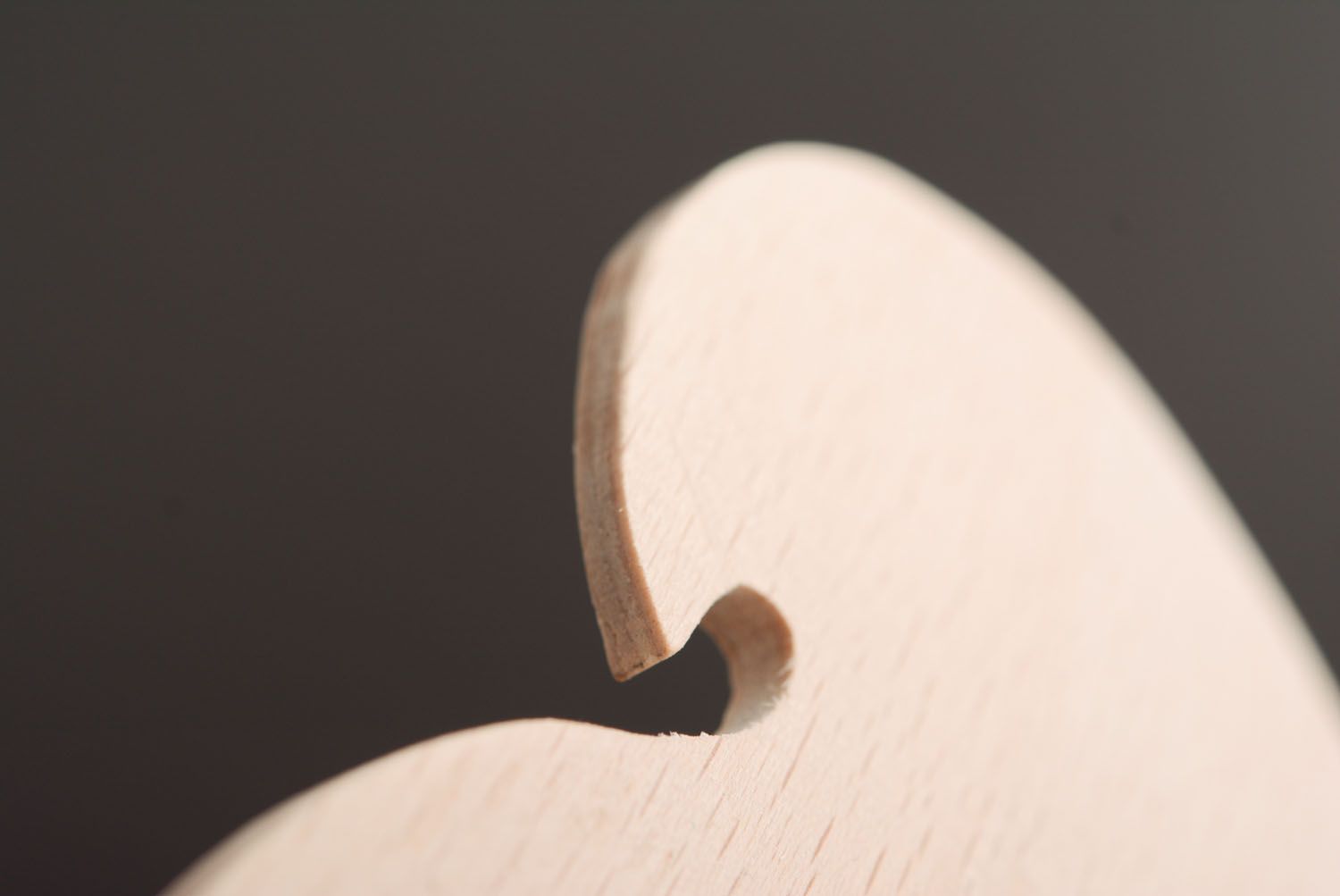 Base de madera con forma de corazón foto 5