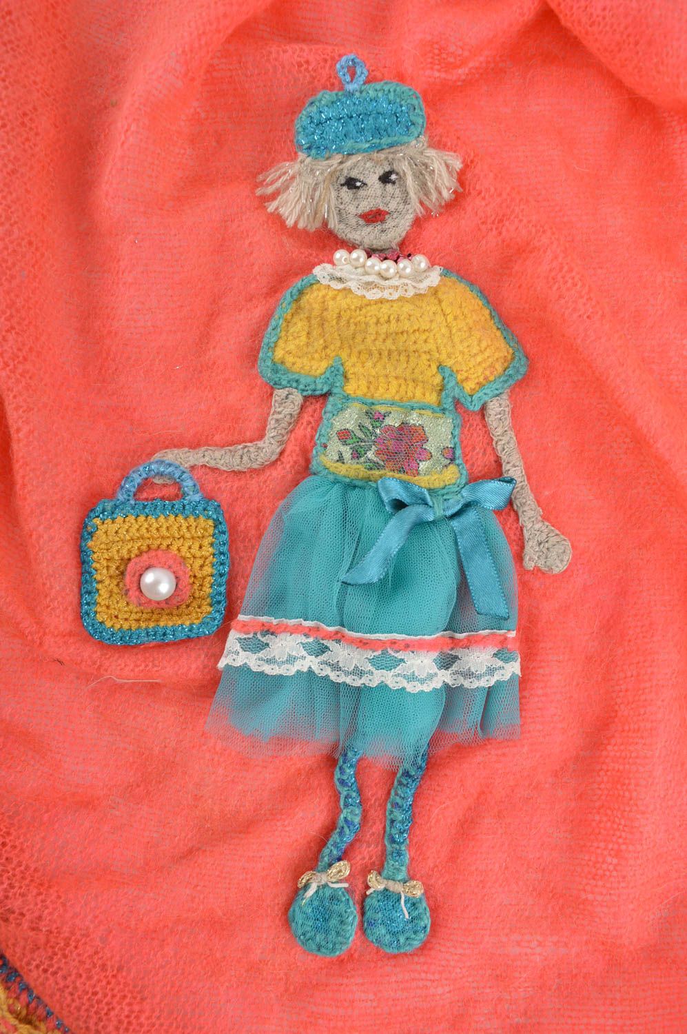 Grand Châle en laine fait main couleur pêche avec poupée Accessoire femme photo 3