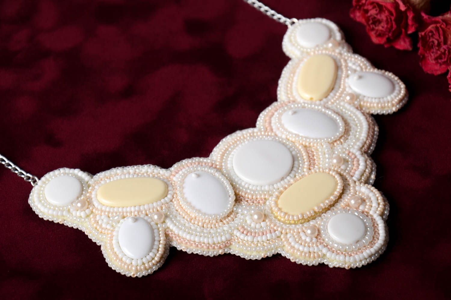 Collier large Bijou fait main perles de rocaille perles plastiques Cadeau femme photo 1