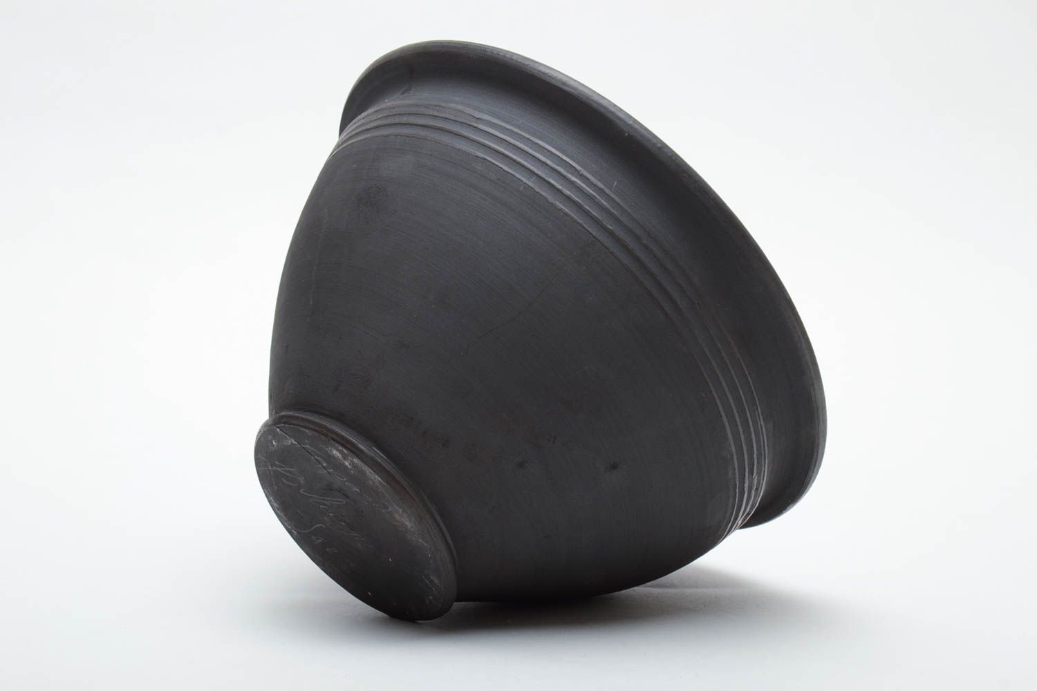 Глубокая пиала из глины 2 л. чернодымленная керамика фото 4