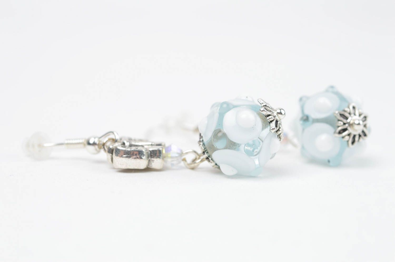 Boucles d'oreilles boules Bijou fait main en verre bleu blanc Cadeau femme photo 2