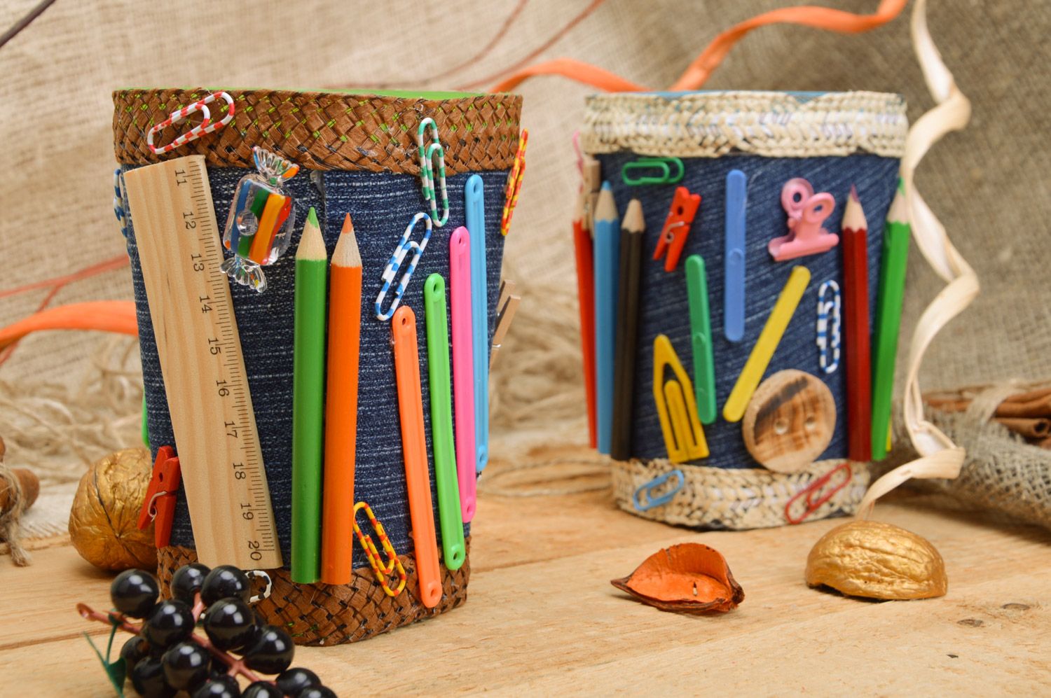 Buntes handmade Bleistifthalter Set aus Denim mit Büroklammern und Bleistifte dekoriert für Kinder foto 1