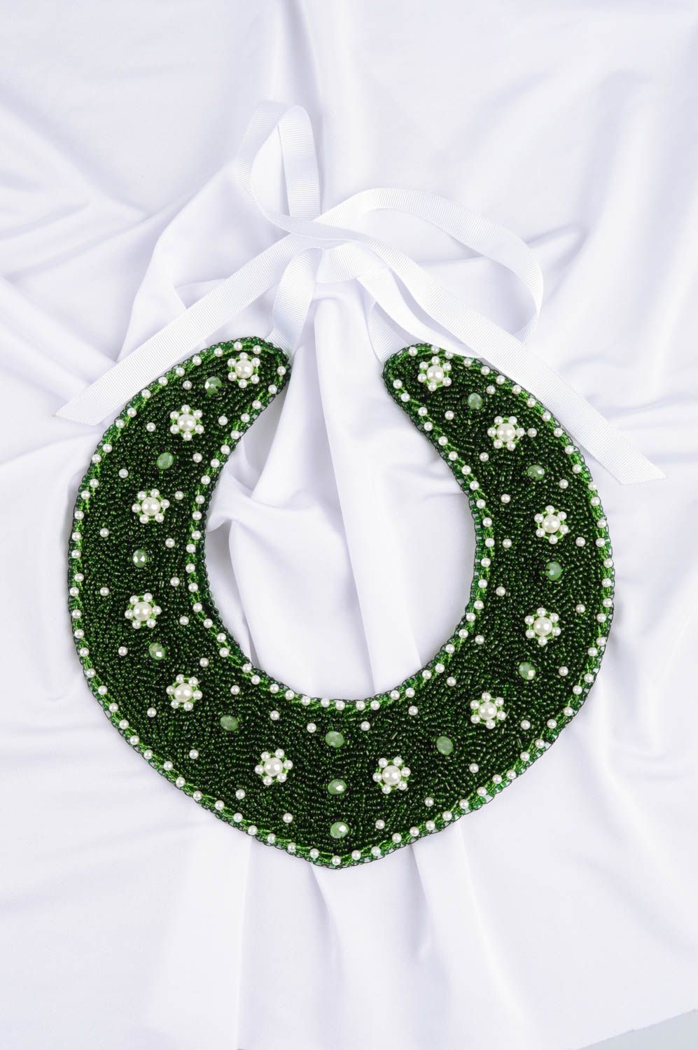 Колье из бисера украшение ручной работы жемчужное украшение зеленое с белым фото 1