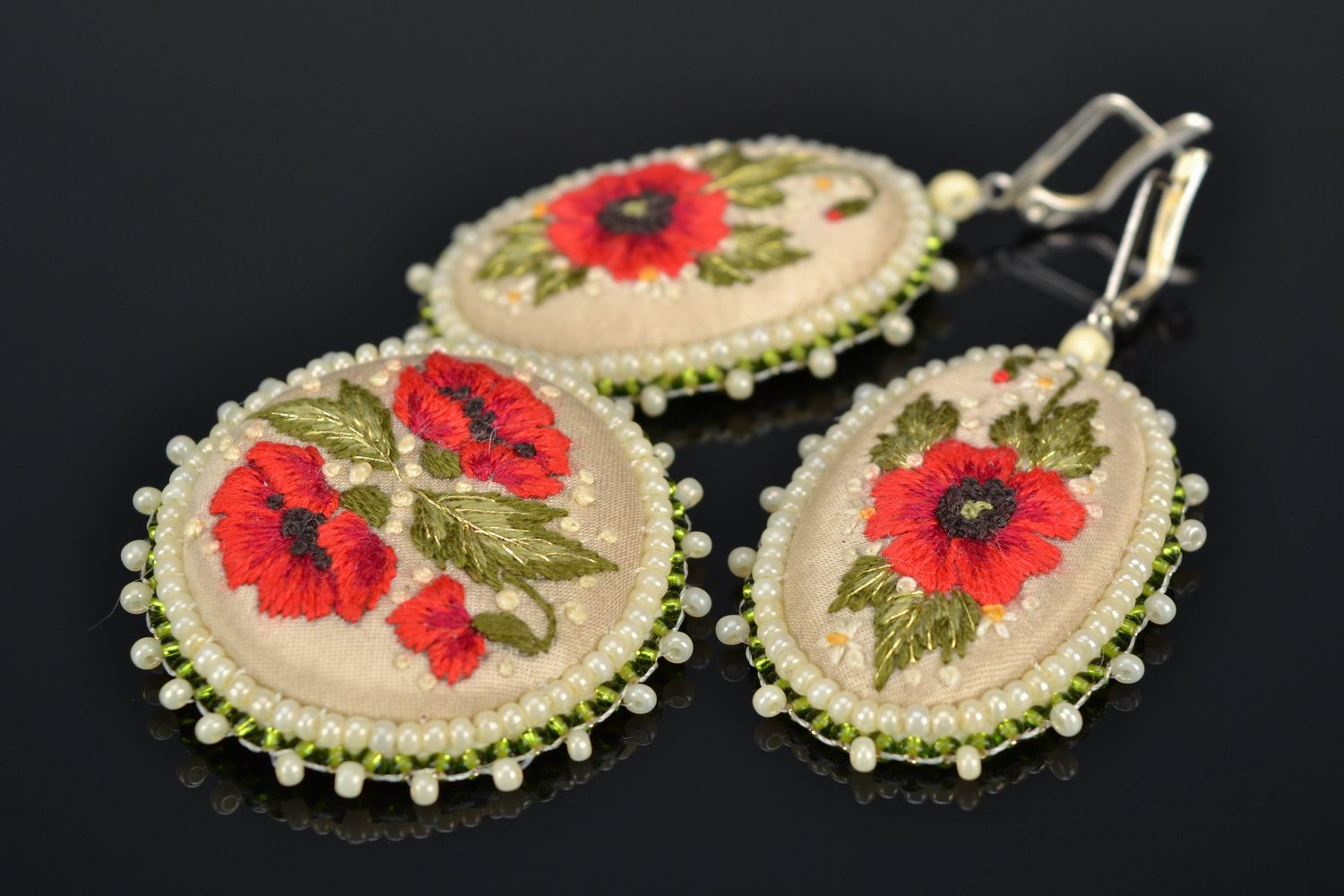 Set of embroidered brooch and earrings photo 1