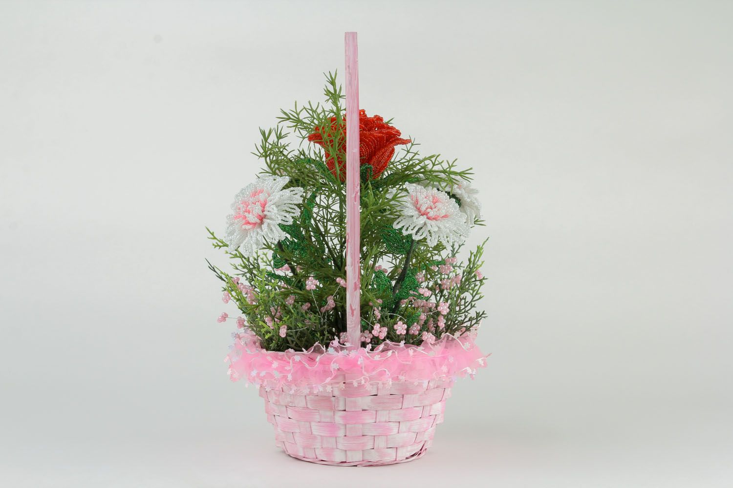 Basket with beaded flowers photo 3