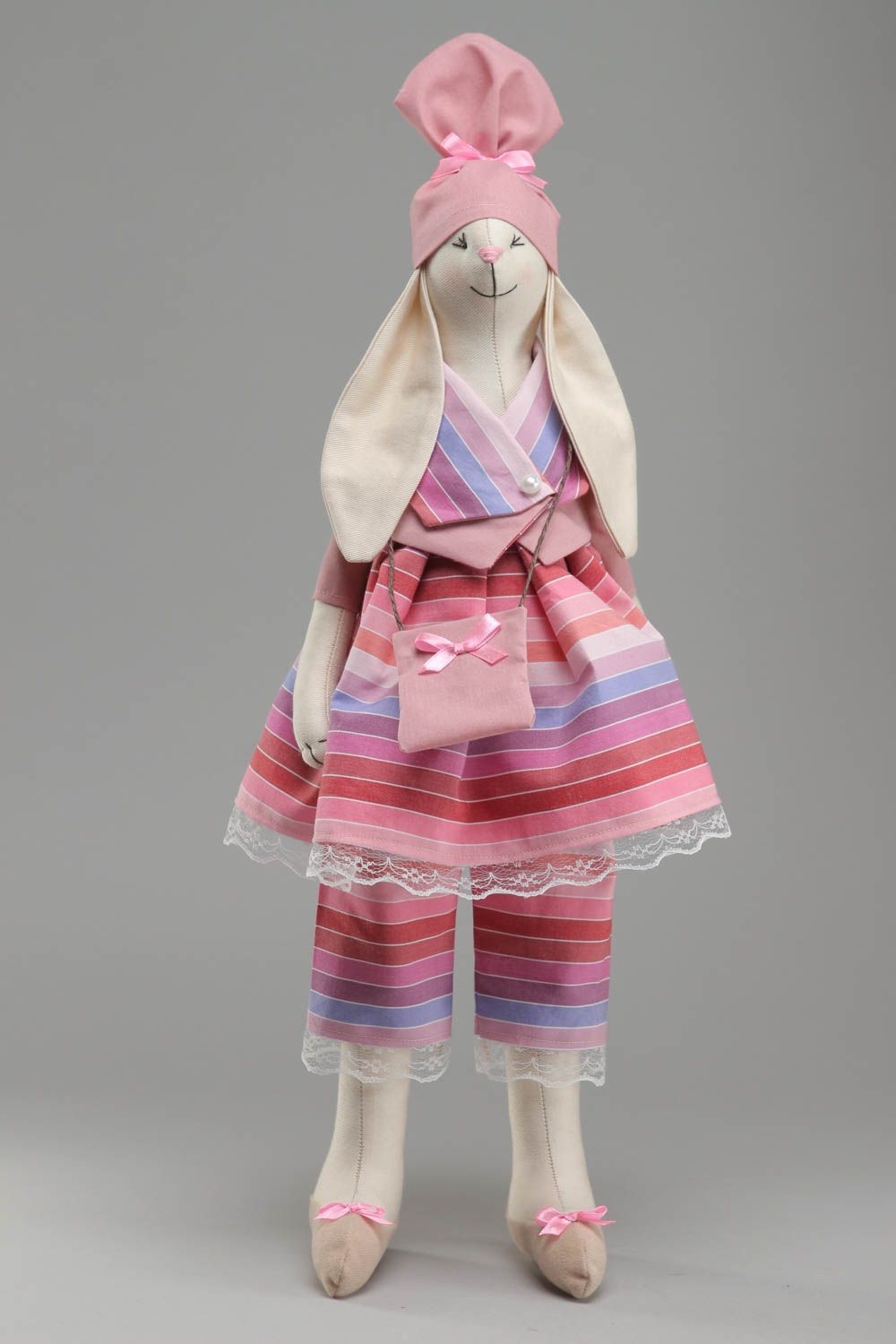 Мягкая игрушка из ткани Зайчиха-модница фото 1