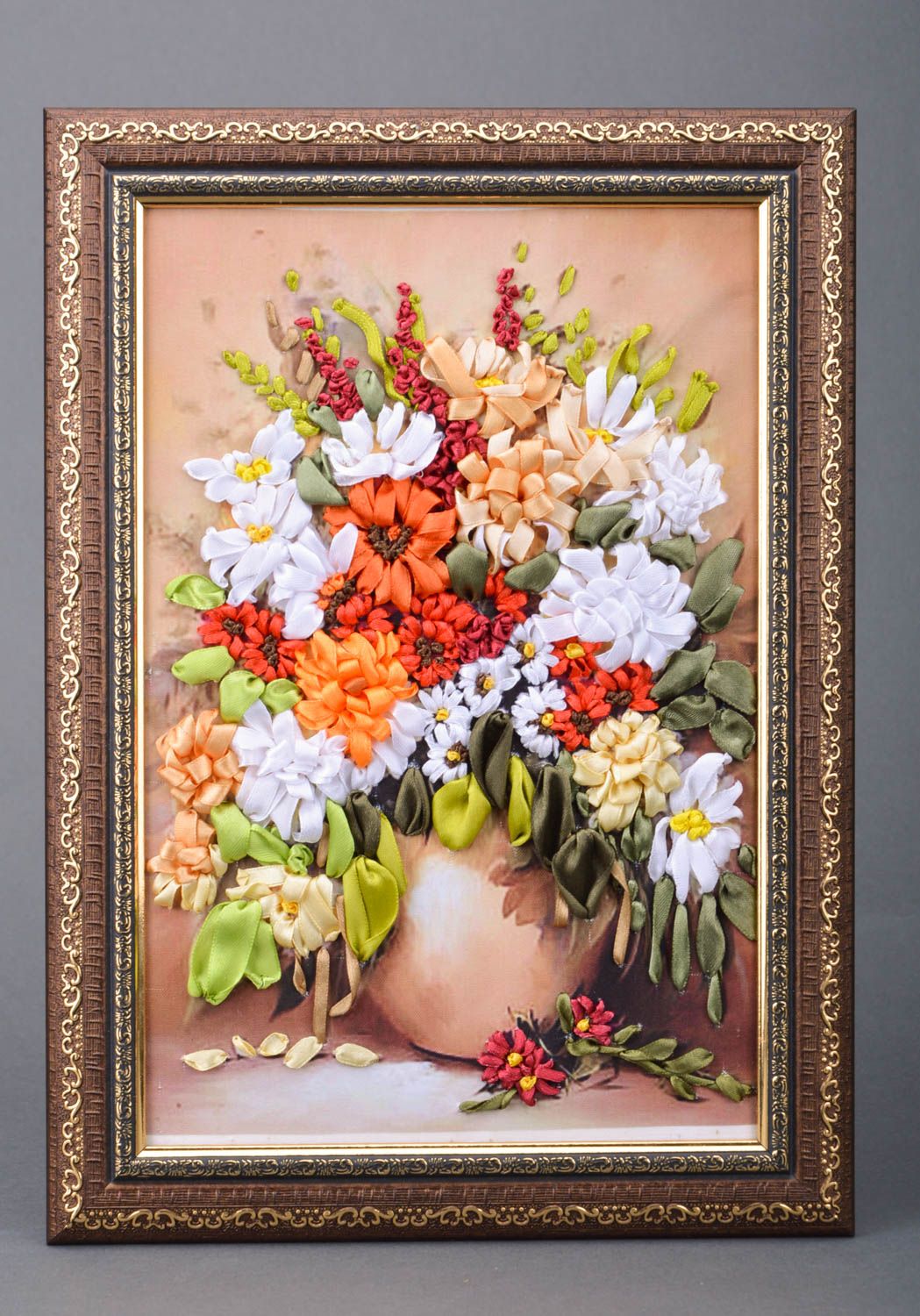 Tableau brodé au ruban en satin bouquet de fleurs fait main dans le cadre marron photo 2