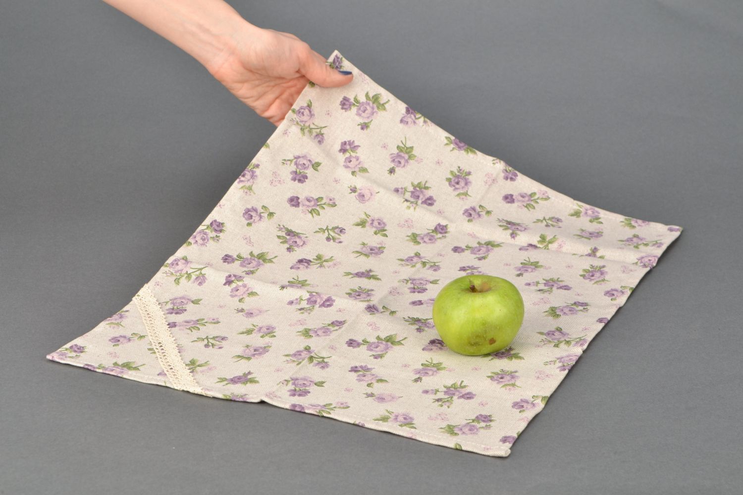 Decorative fabric table napkin with print photo 2