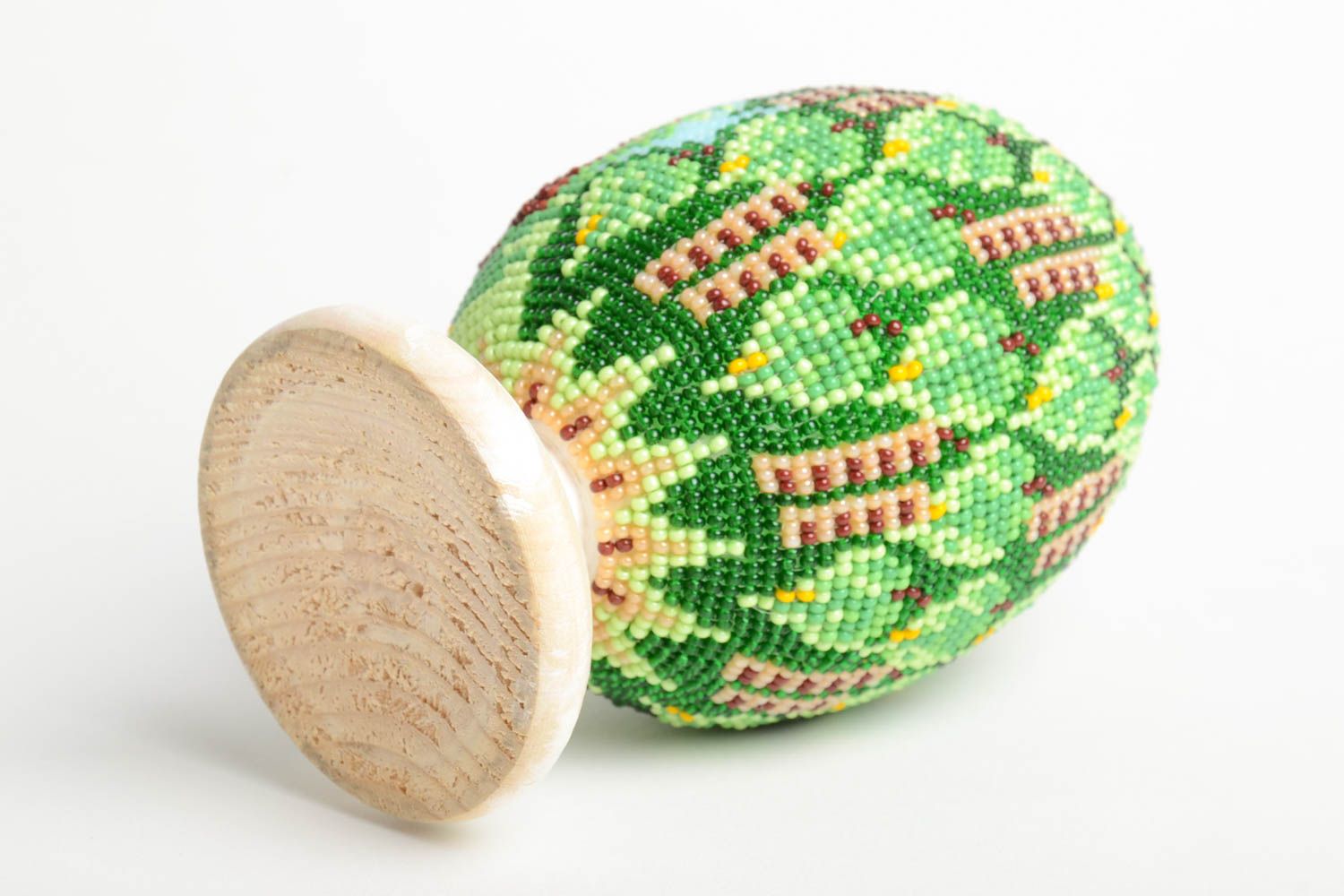 Статуэтка ручной работы яйцо из бисера деревянный сувенир пасхальное яйцо фото 5