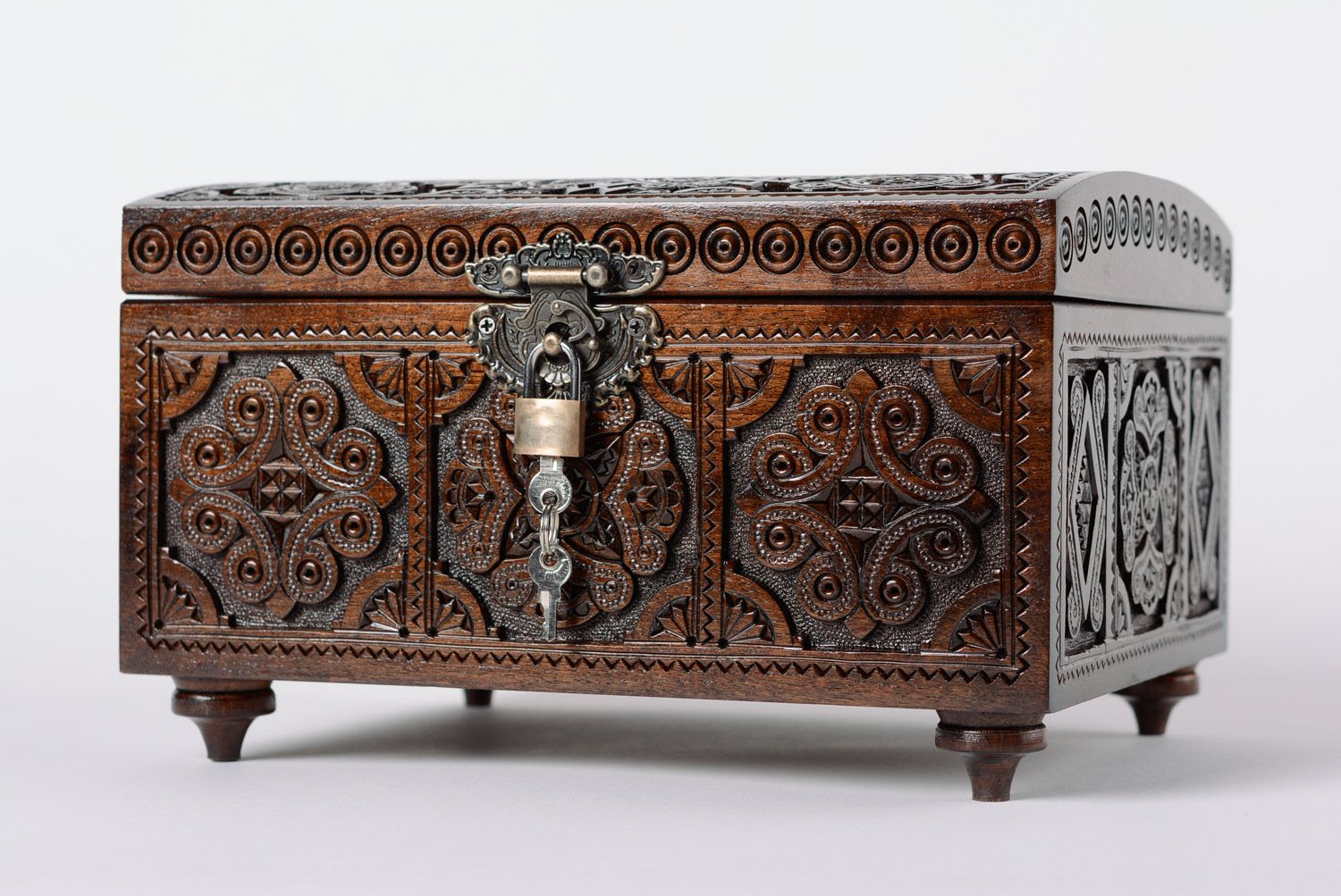Boîte en bois décorative faite main originale brune avec sculpture et couvercle photo 3