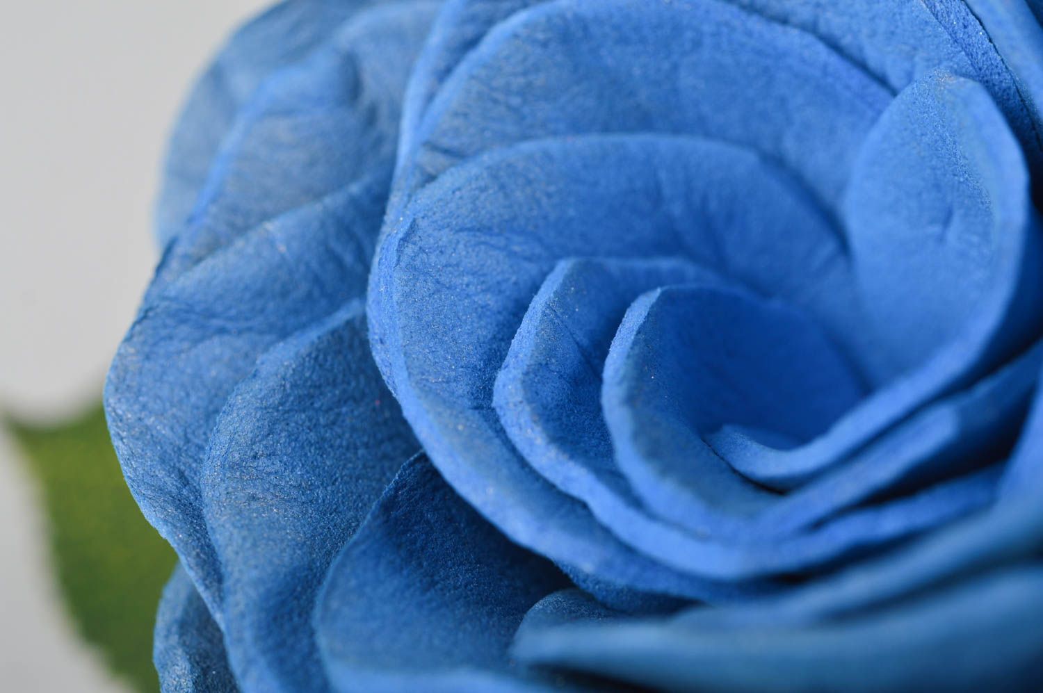 Handmade Blumen Brosche Accessoire für Frauen Mode Schmuck aus Foamiran blau foto 5