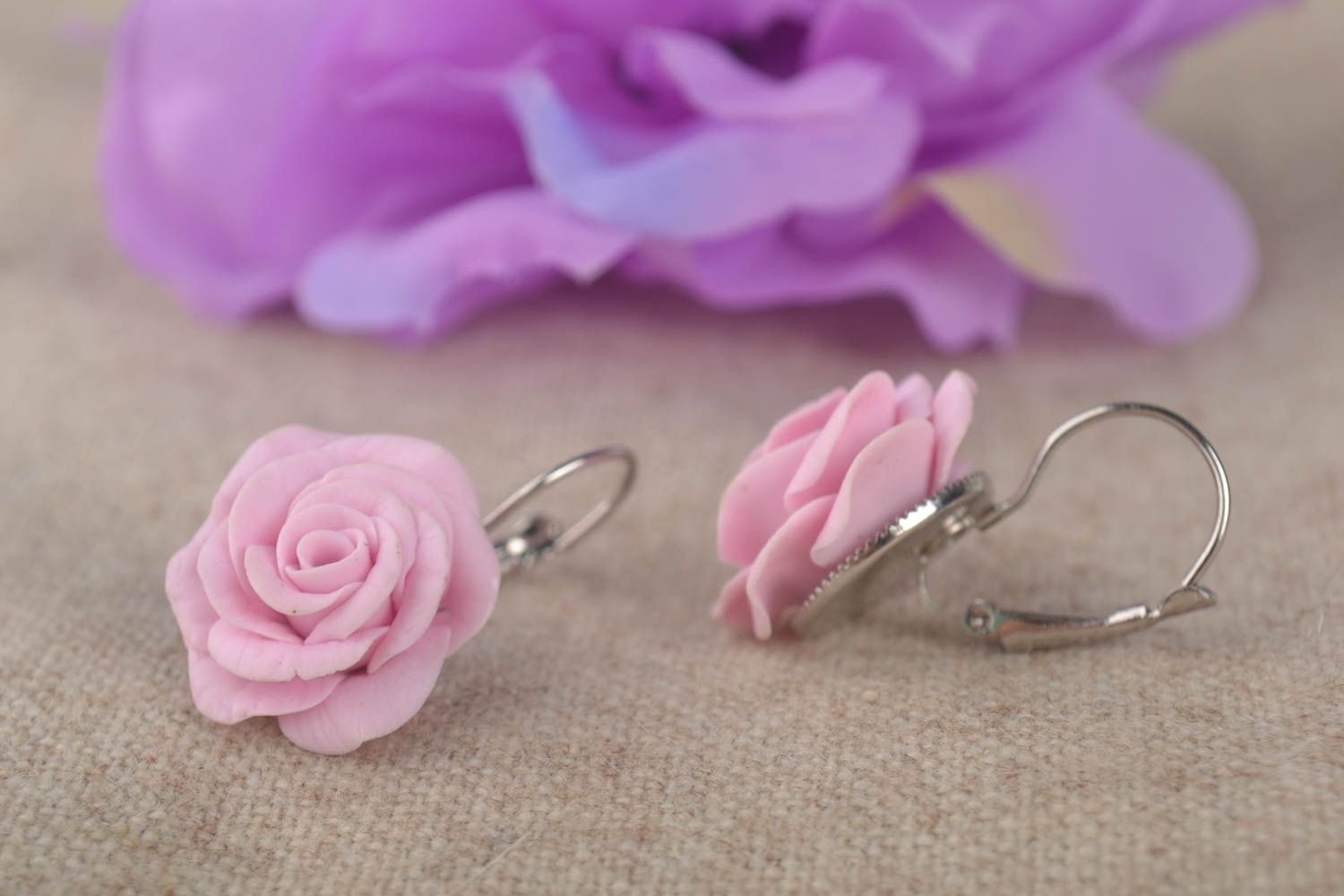 Boucles d'oreilles fleurs roses Bijou fait main en pâte polymère Cadeau femme photo 1