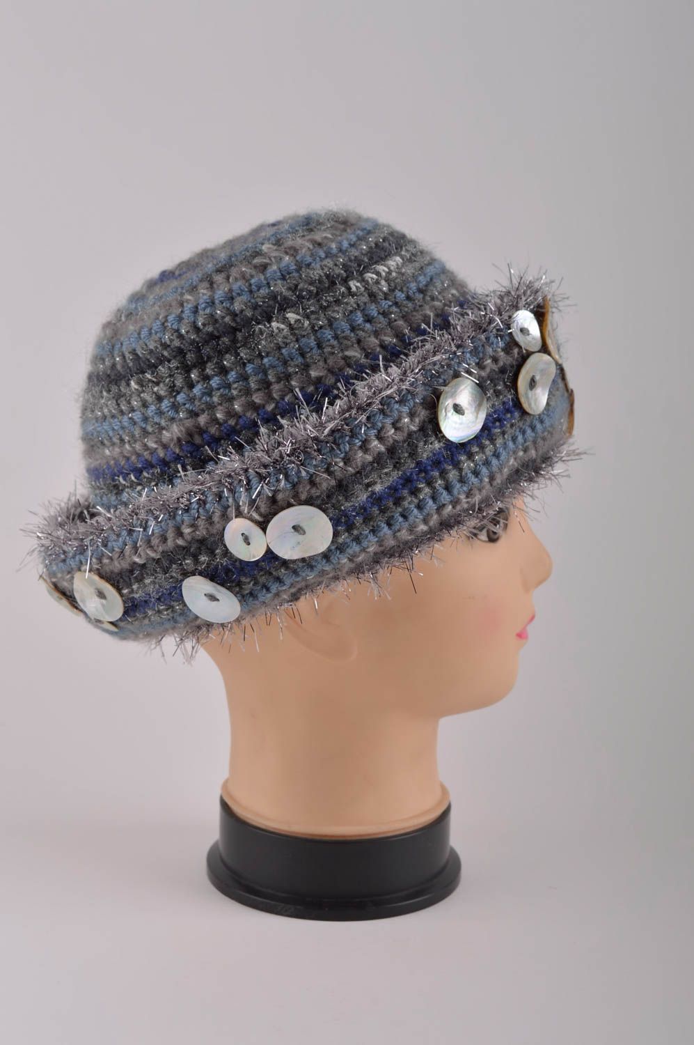Handmade gehäkelter Hut Designer Accessoire modischer Hut aus Wolle grau   foto 4