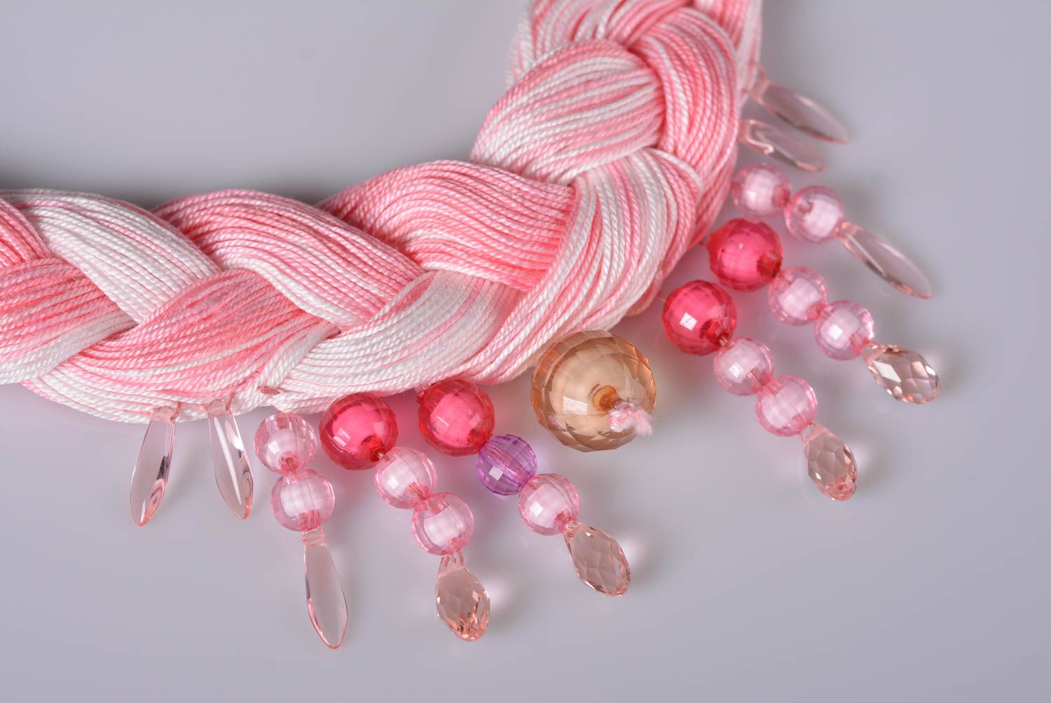 Колье коса ручной работы украшение на шею розовое широкое модная бижутерия фото 4