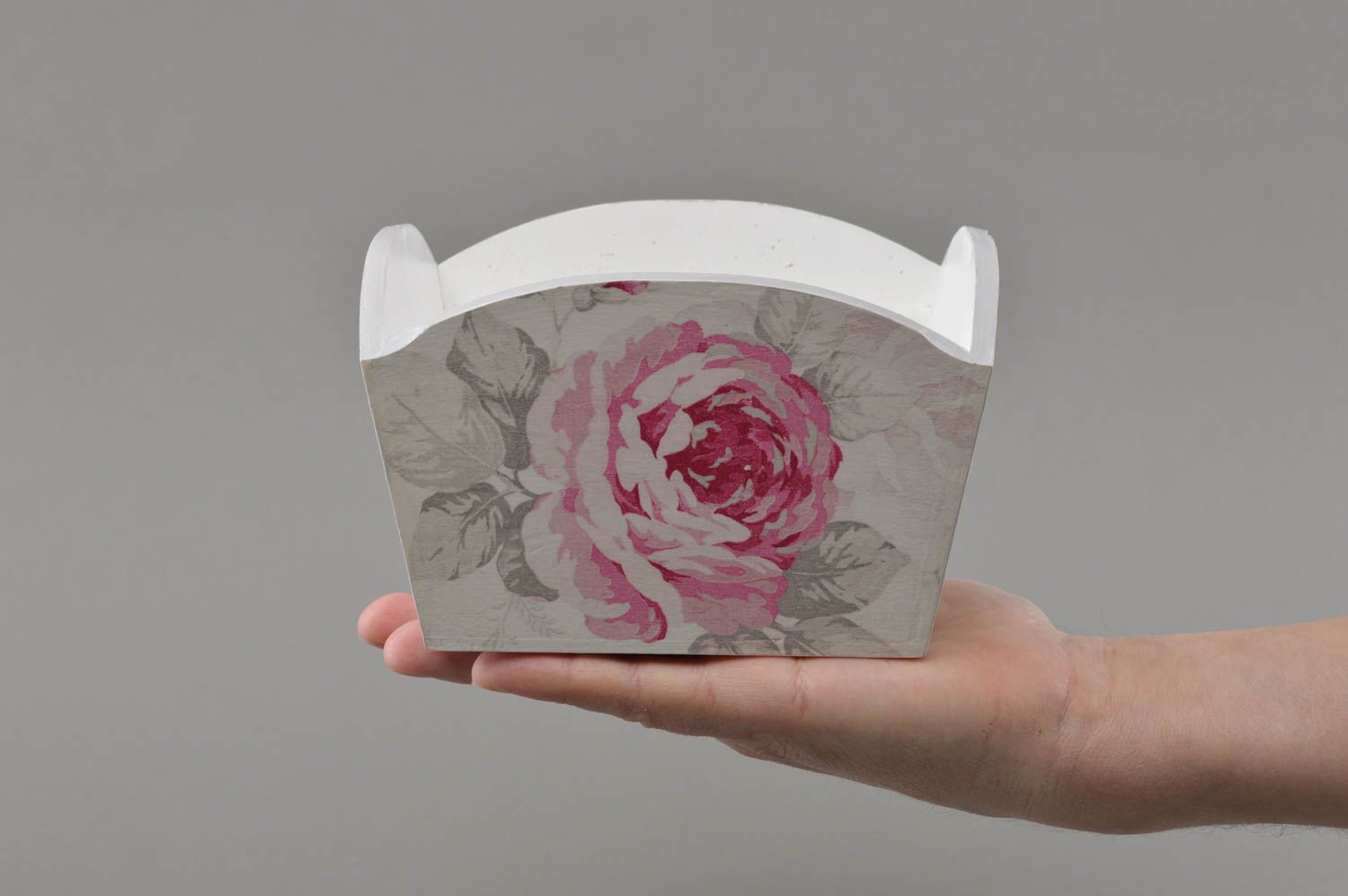 Авторская конфетница в технике декупаж из фанеры с рисунком роз ручной работы фото 4
