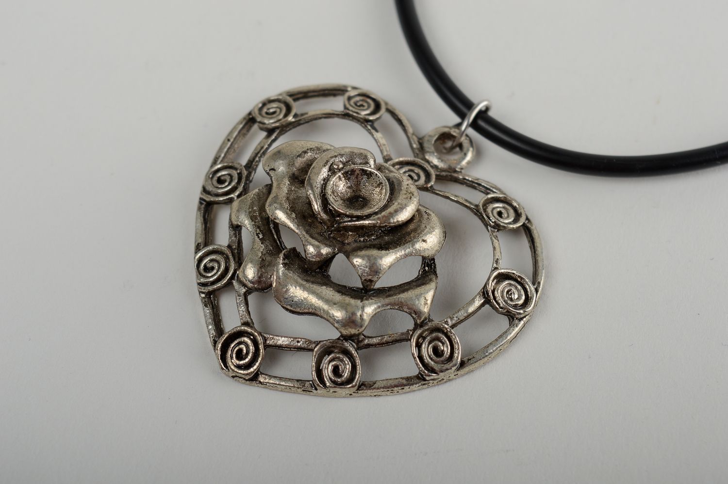 Handmade heart pendant metal jewelry for women metal pendant for women photo 2