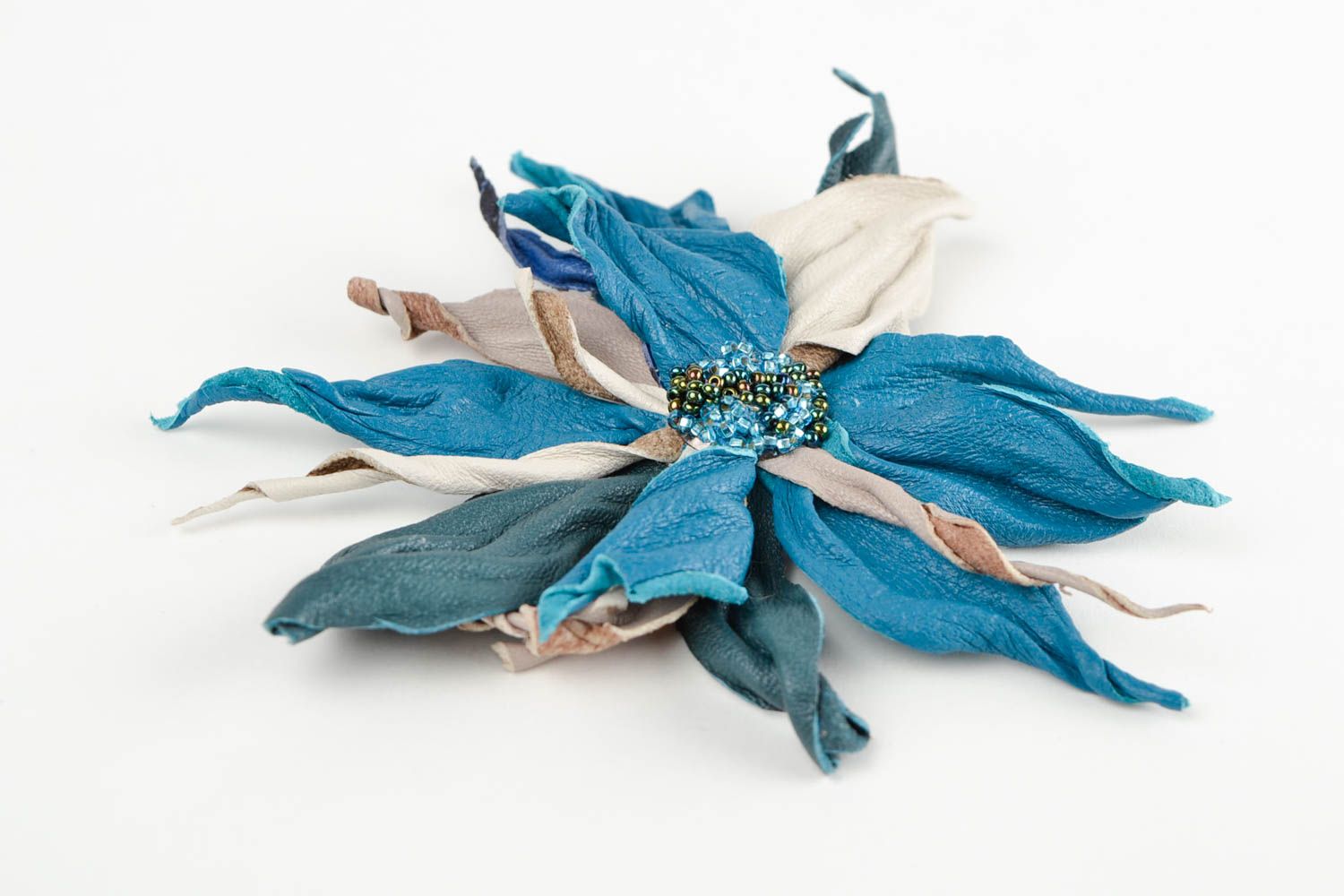 Broche fleur Bijou fantaisie fait main en cuir tendance Accessoire femme photo 4