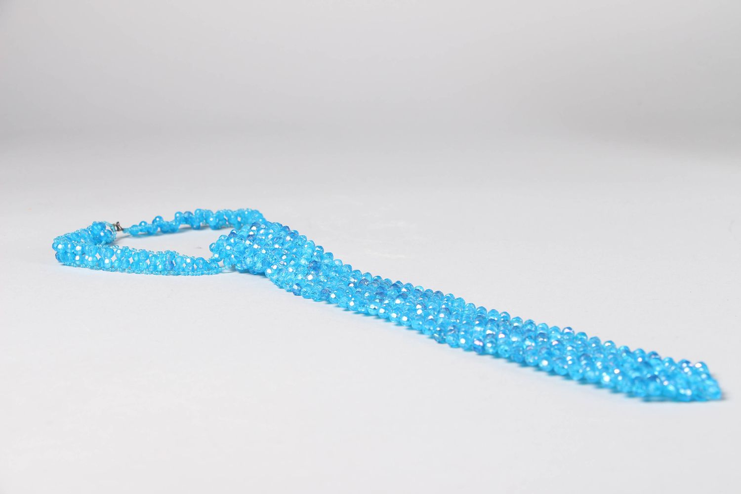 Cravate en perles de rocaille bleue pour femme photo 3