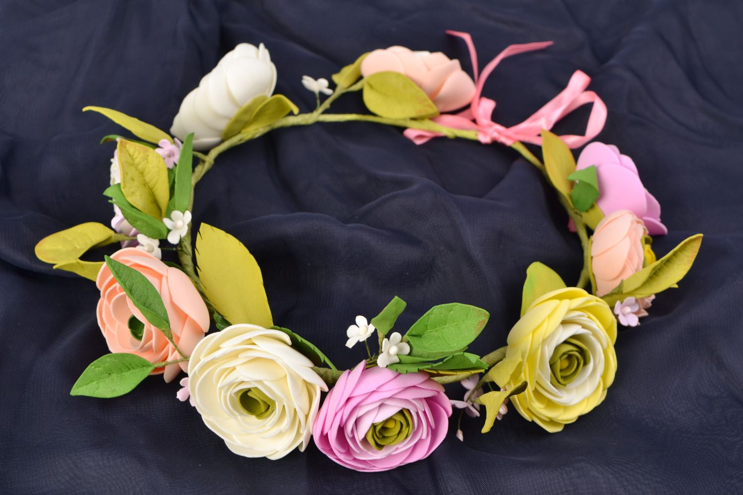 Corona de flores para novia artesanal multicolor foto 1