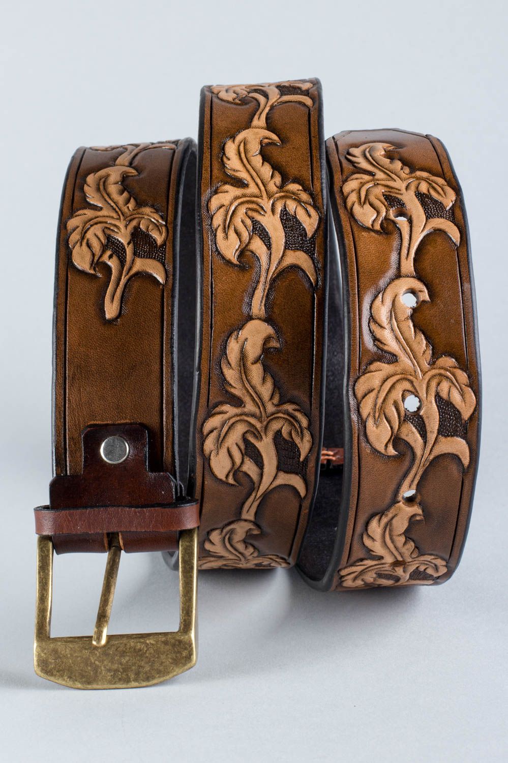 Cinturón de hombre de cuero natural artesanal marrón con hebilla de acero foto 3