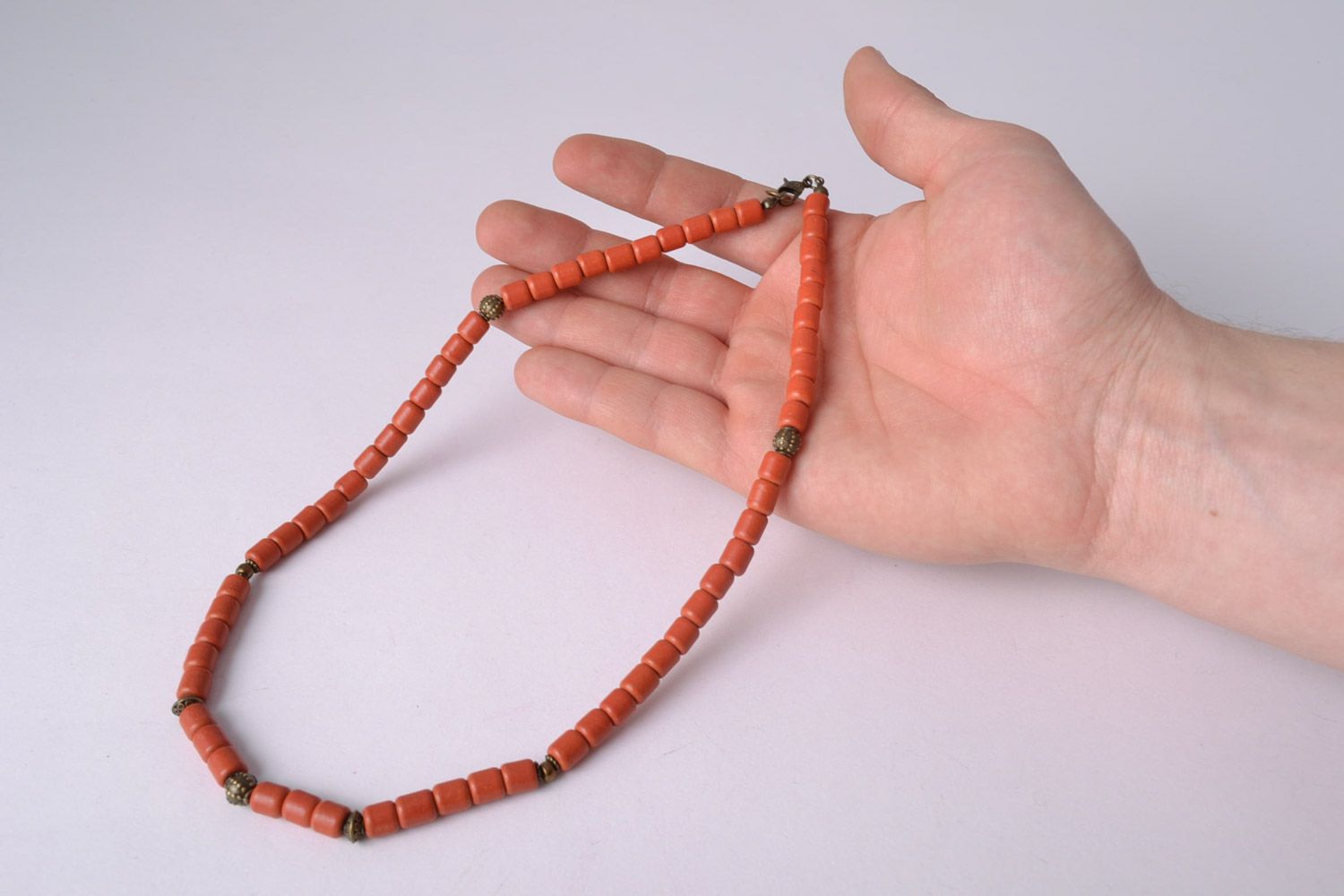 Handgemachte dünne Ethno Halskette aus Keramik in Braun für stilvollen Look foto 2