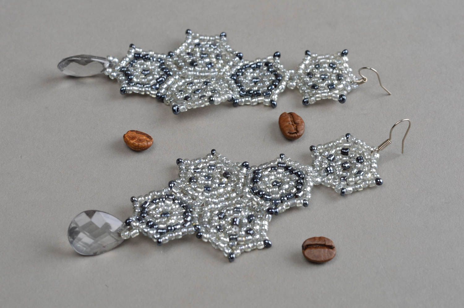 Räumige schöne Gehänge Ohrringe aus Glasperlen und Perlen stilvoll handmade foto 1