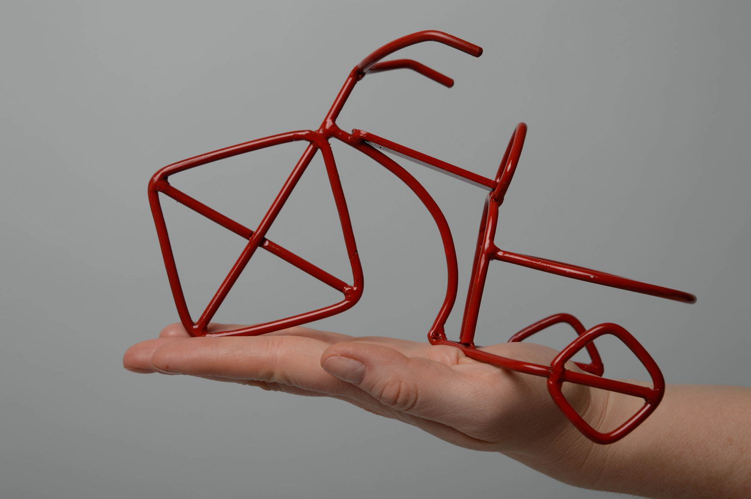 Figura de alambre con forma de bicicleta foto 3