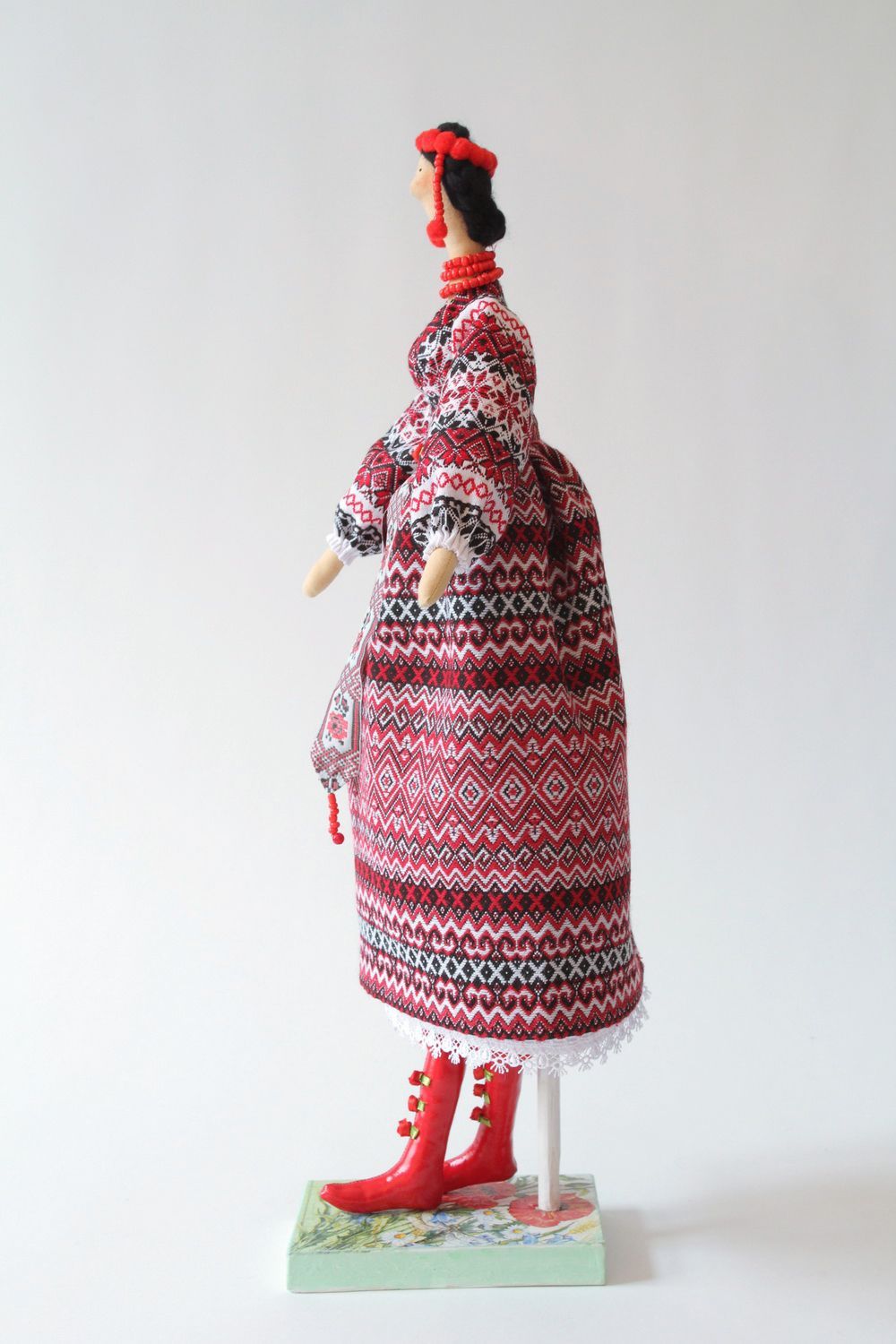 Авторская кукла на подставке Украинка фото 2