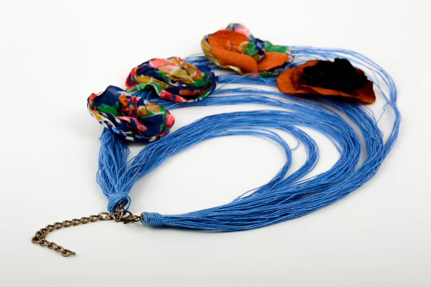Collier textile Bijou fait main en fils amidonnés avec fleurs Cadeau femme photo 5