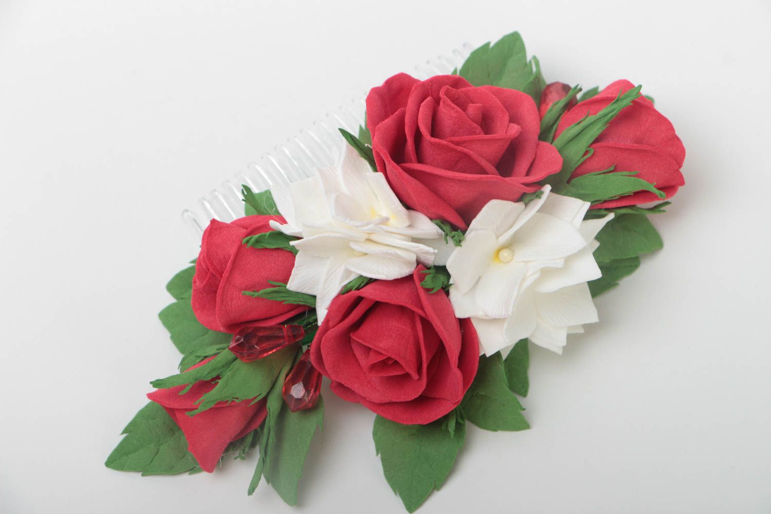 Handgemachter Haarkamm mit Blumen aus Foamiran in Rot und Weiß für Damen  foto 2