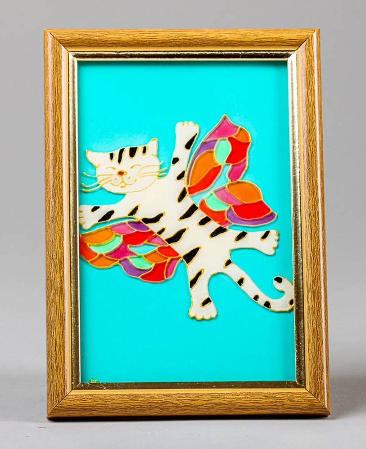 Pintura em vidro manchado em uma moldura de madeira gato voando foto 3