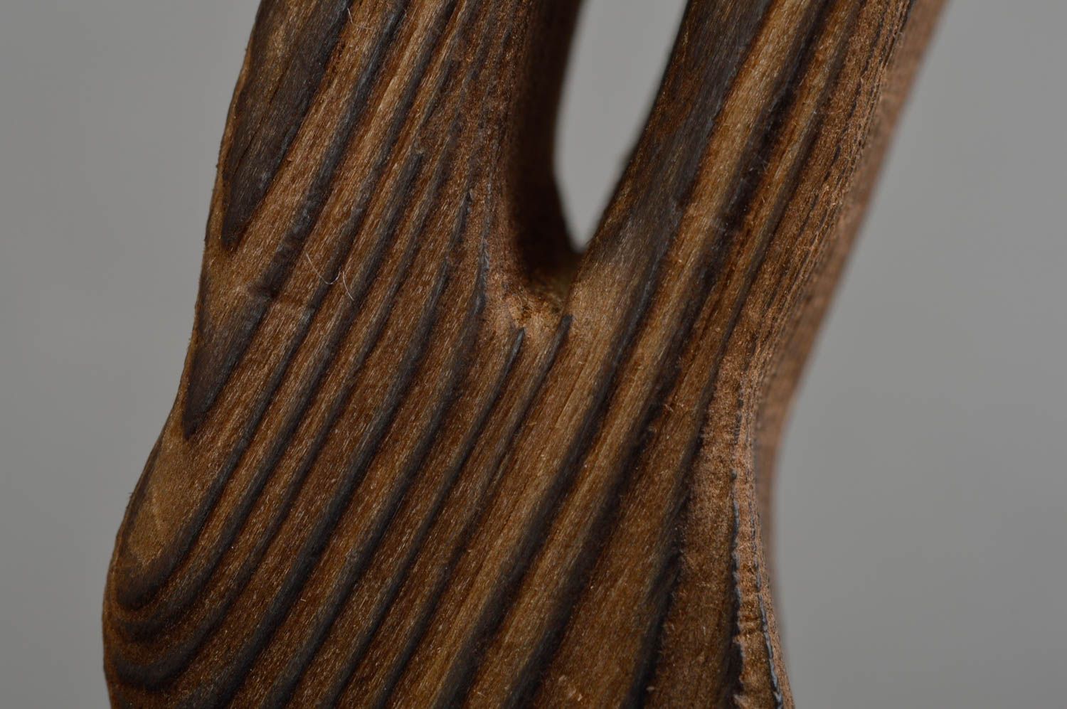 Figurine lièvre en bois de pin faite main écologique décorative originale photo 5